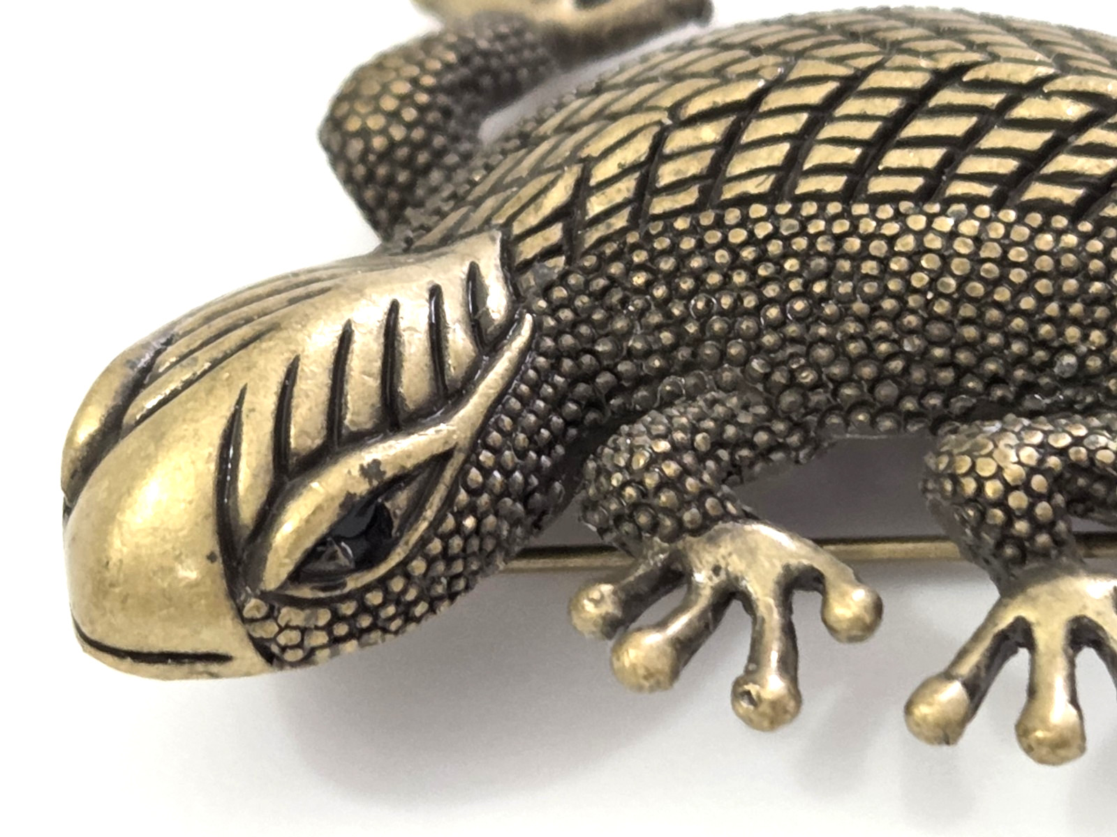 Vintage Lizard Brooch Textured Bronze or Brass Gecko Reptile Pin 2 1/2″