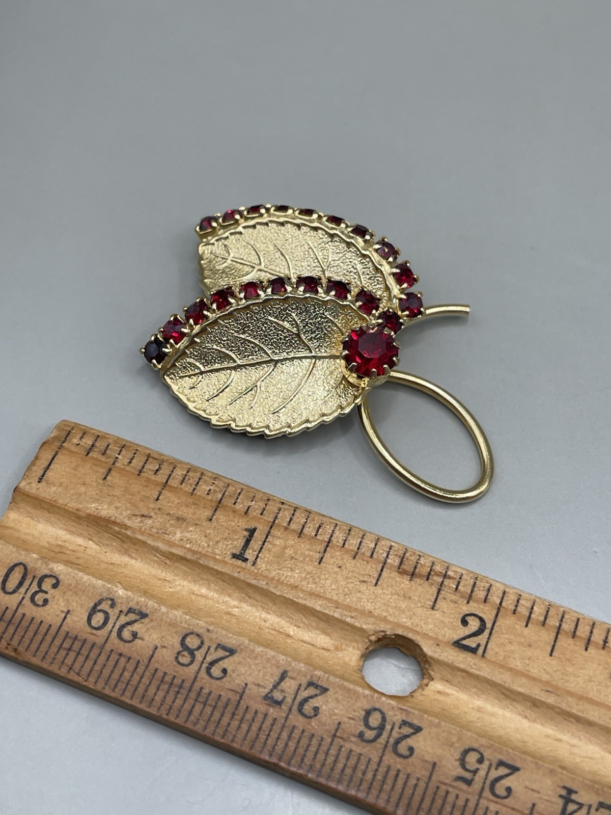 VTG Judy Lee? Dark Red Rhinestones GoldTone Leaf Clip On Earrings And Brooch Set