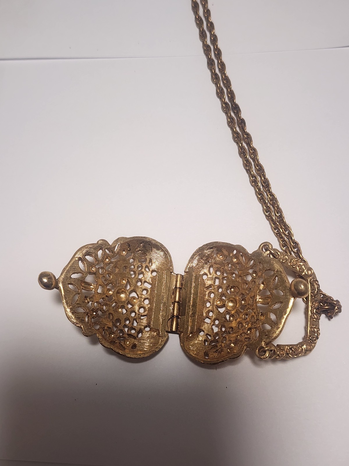 Vtg ART Arthur Pepper Purse Locket Necklace Pendant Gold Tone Filigree Kiss Lock