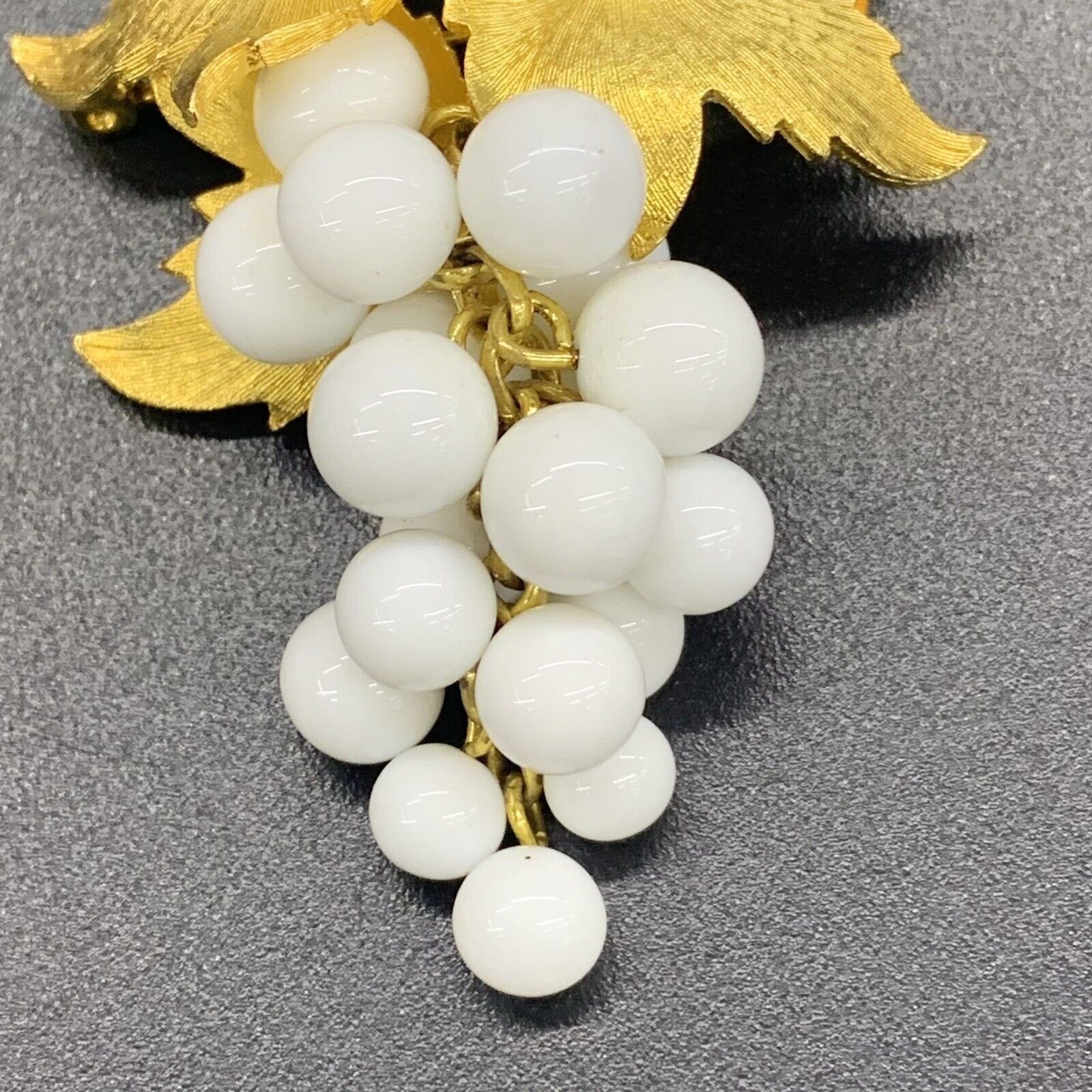 Vintage Brooch Grapes Dangling Drop Gold Tone White Beaded Estate 2” Grape