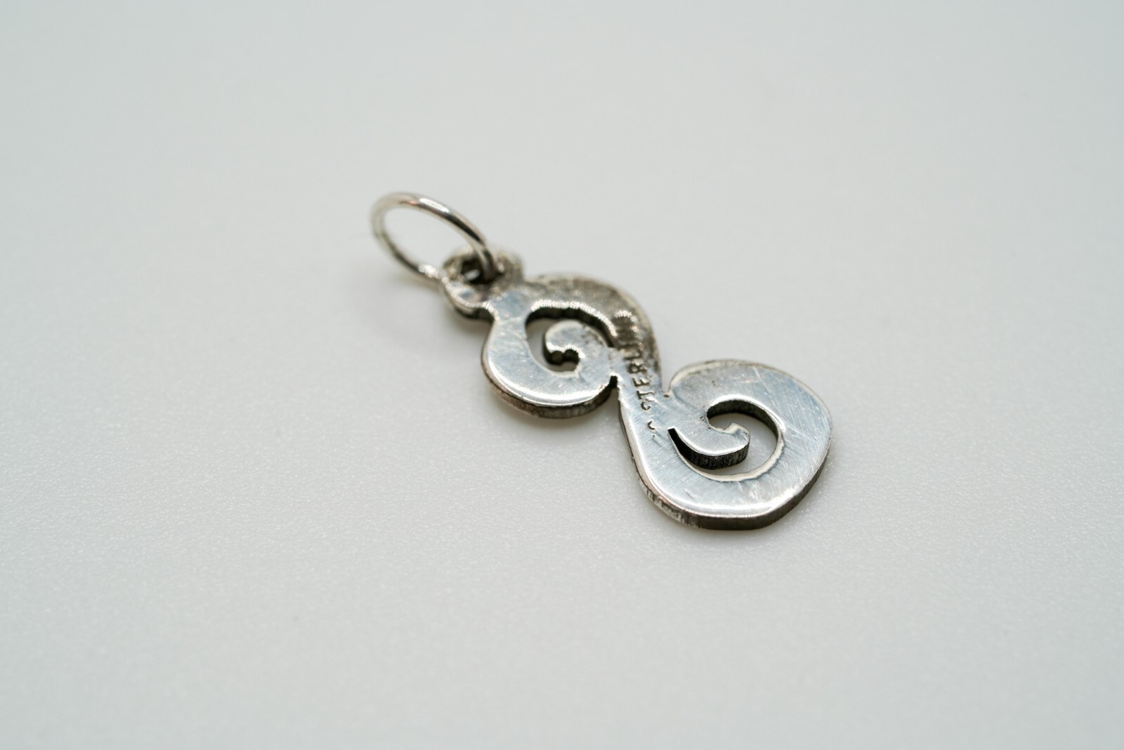 Vintage Sterling Silver S Charm / Pendant 1.9cm P1