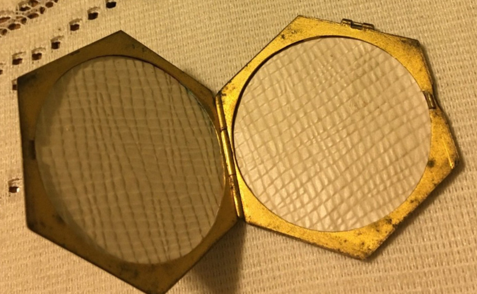 ANTIQUE POCKET LOCKET OR PERFUME PADS LOCKET-1 1/2″ ACROSS-EXCELLENT CONDITION