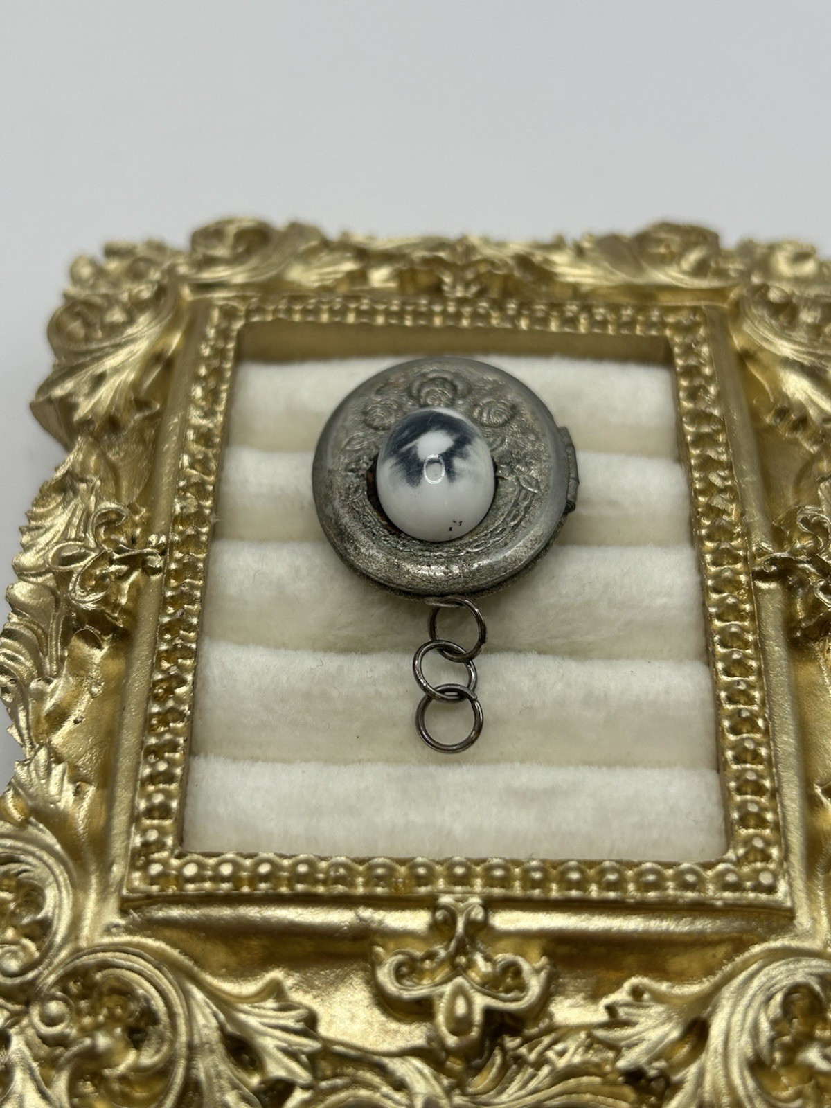 Vintage Silvertone Mona Lisa Cameo Locket Pendant Art Portrait Estate Jewelry