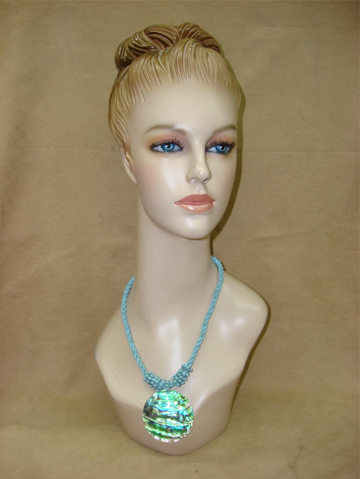 LOVELY LEE SANDS PAUA & ABALONE PENDANT NECKLACE!