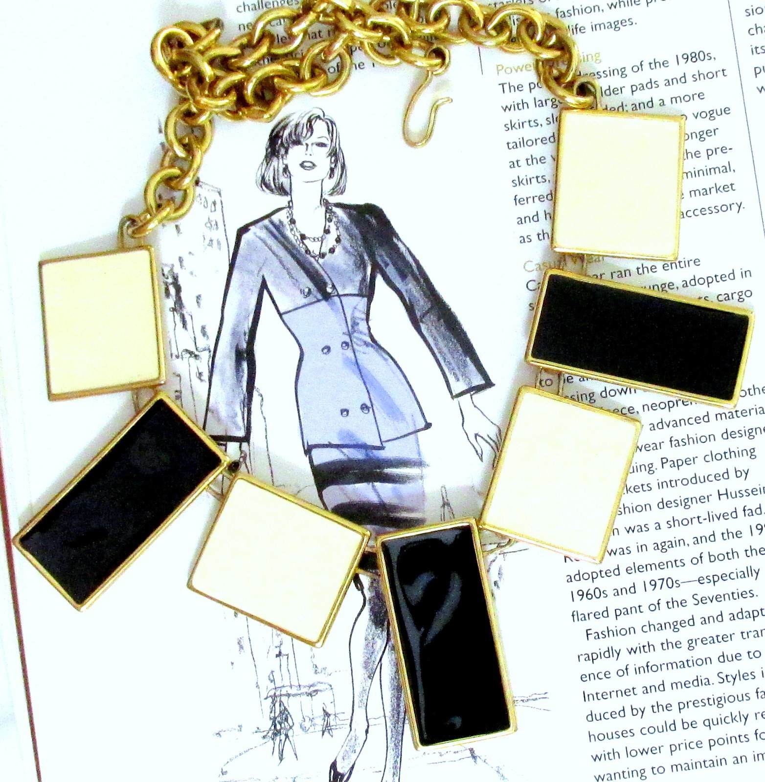 VTG DECO RUNWAY MONET OFF-WHITE/ BLACK ENAMEL MODERNIST BIB NECKLACE GEOMETRIC
