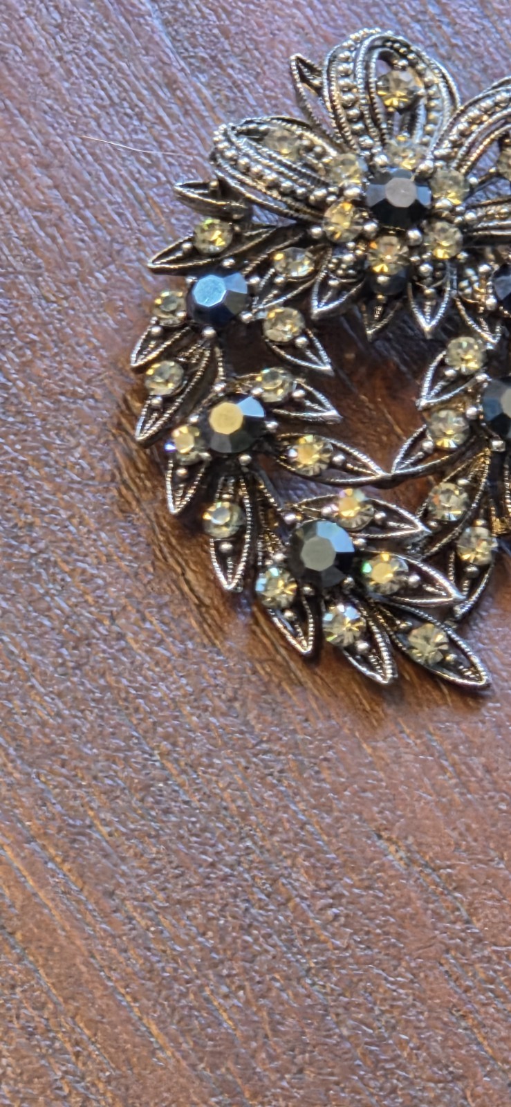 Vintage Juliana DeLizza Elster Wreath Brooch Smoky Gray Clear Rhinestone Pin DE