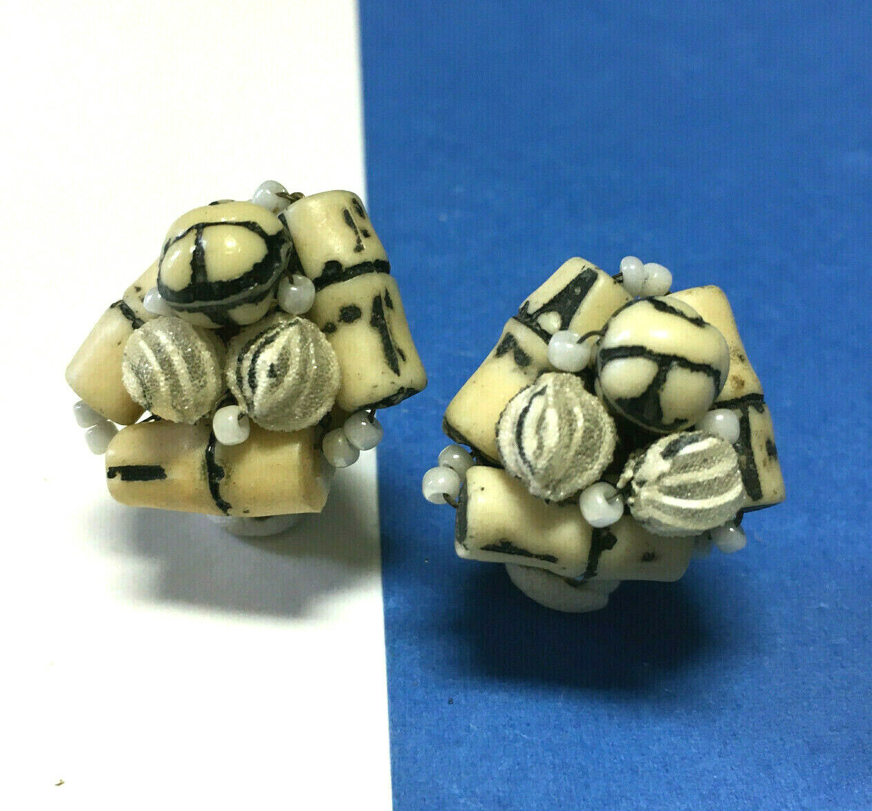 Vtg Japan Plastic Bamboo CLUSTER Clip EARRINGS Tan MID CENTURY Designer H263c