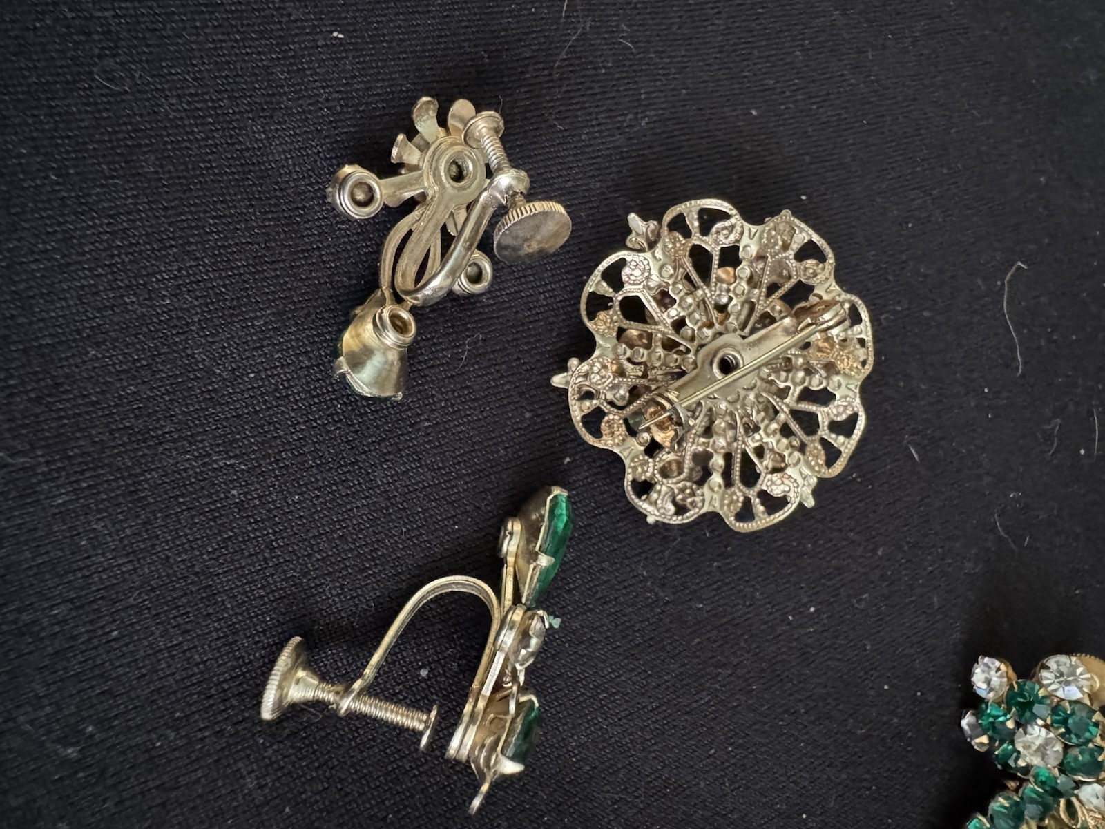 Vintage Gold Tone And Green Rhinestones Brooch And Screw Back Earrings Set