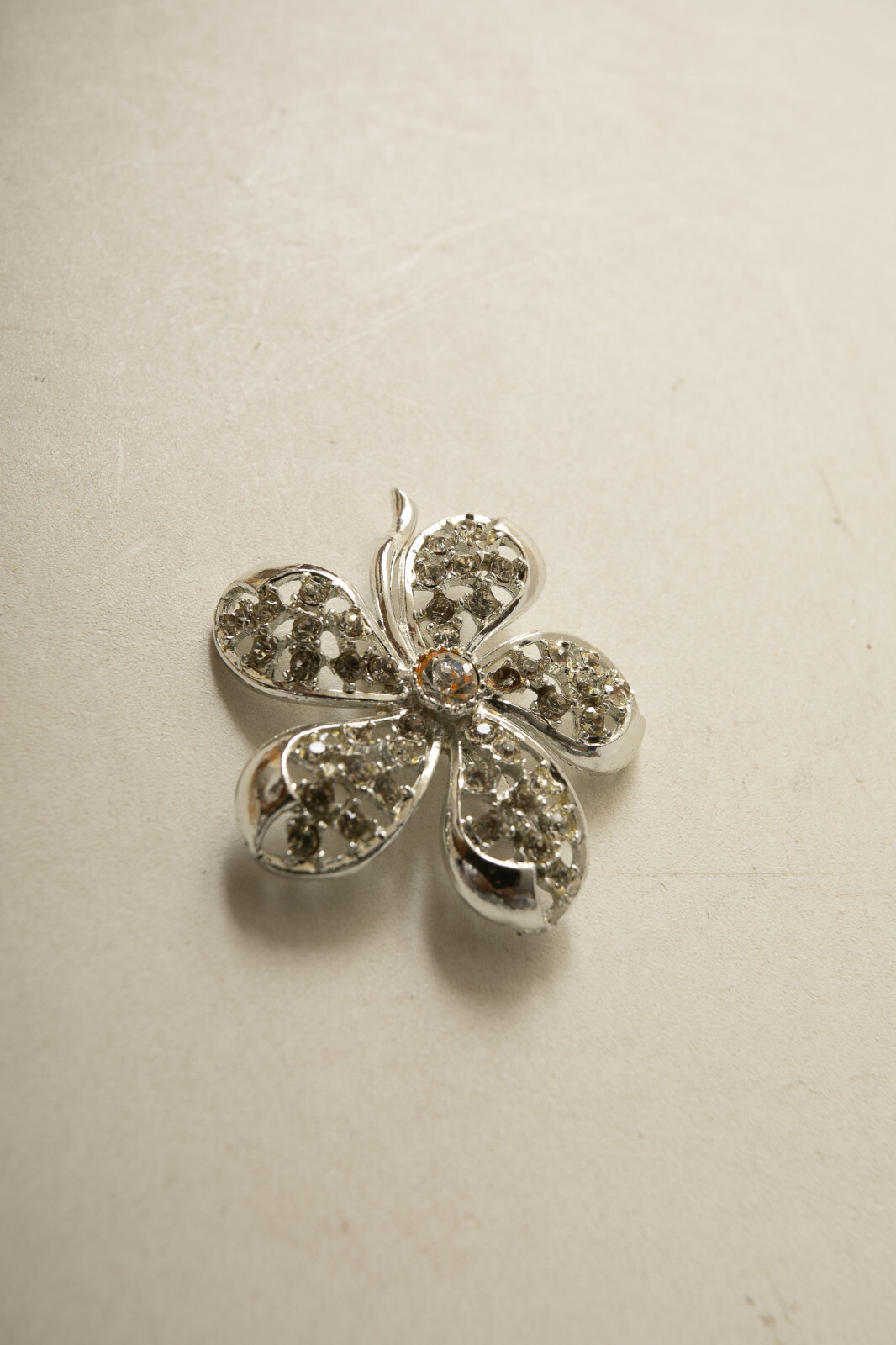 Clear Glass Rhinestone Pendant Pin (R3A/JSF6) Vintage 5 Petals Silver Brooch