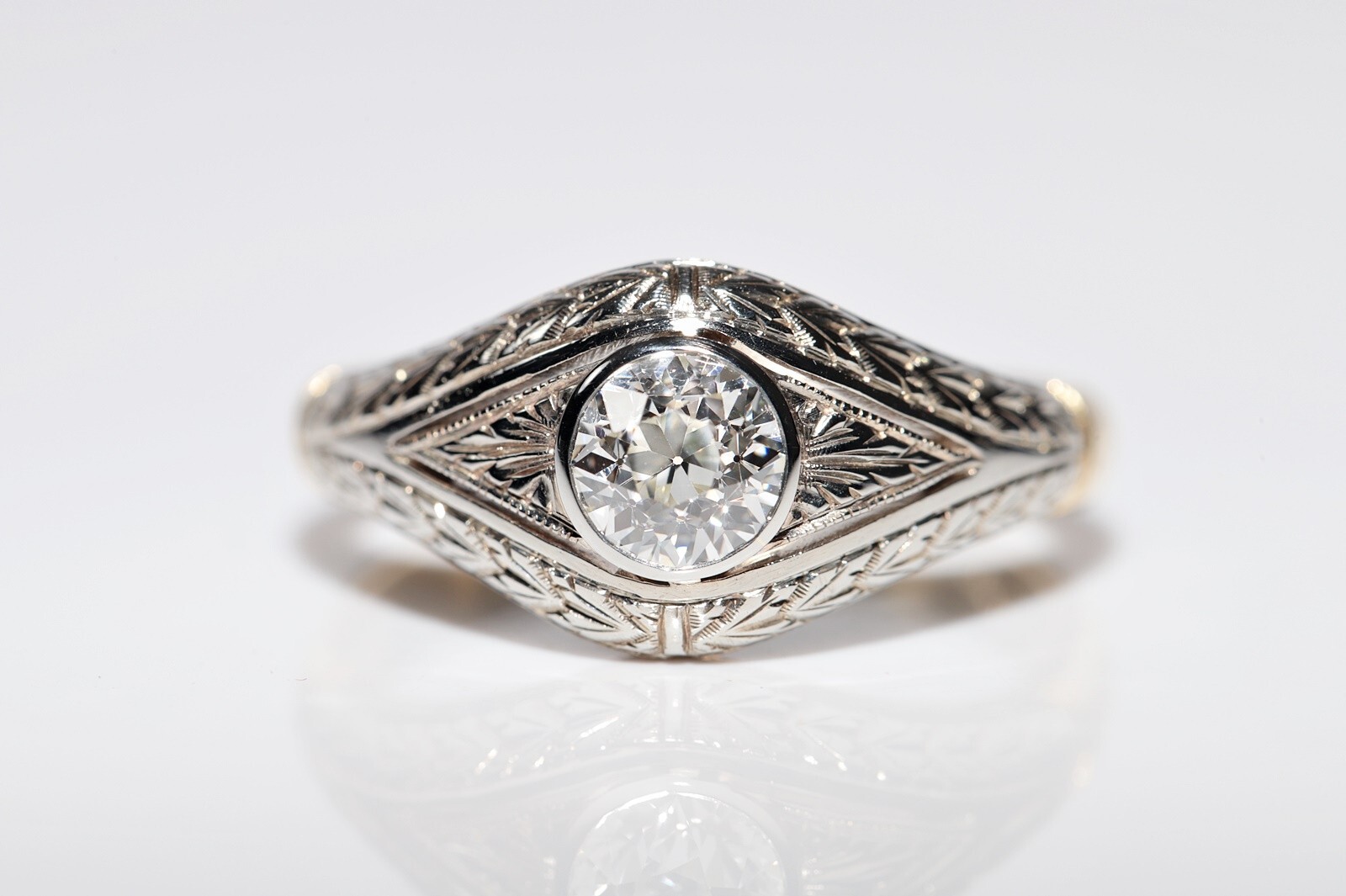 Antique Circa 1920s Art Deco 18k Gold Natural Diamond Decorated Solitaire Ring