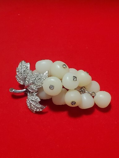 Large Vintage Rhinestone and Free Moving Lucite Bunch of Grapes Brooch.