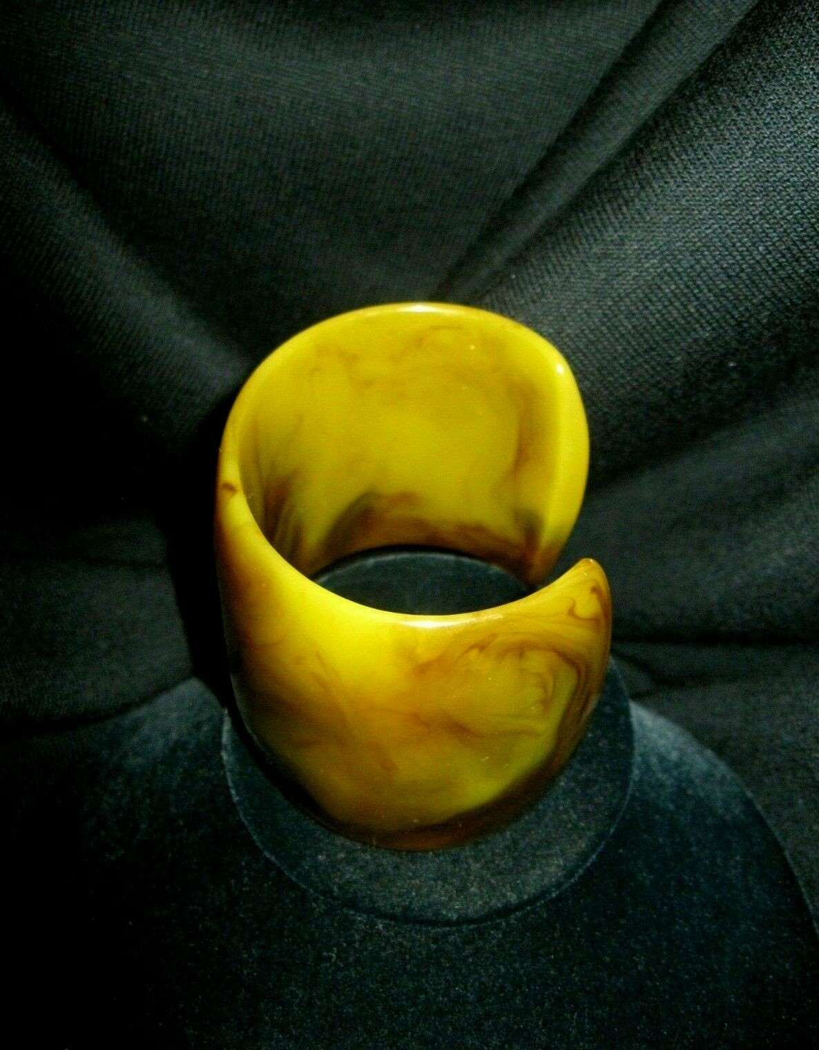 2-3/8″ Caramel Warm Olives Browns Spanish Moss Agate Marbled Horn Bakelite Cuff