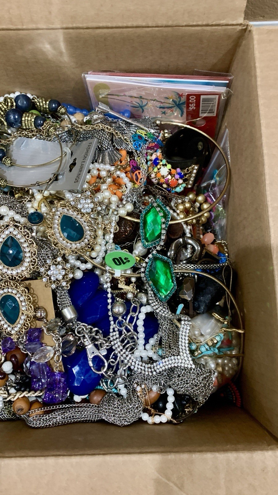 HUGE 19+ POUNDS COSTUME JEWELRY CRAFT WEAR TANGLED JUNK JEWELRY MAKERS LOT# 22
