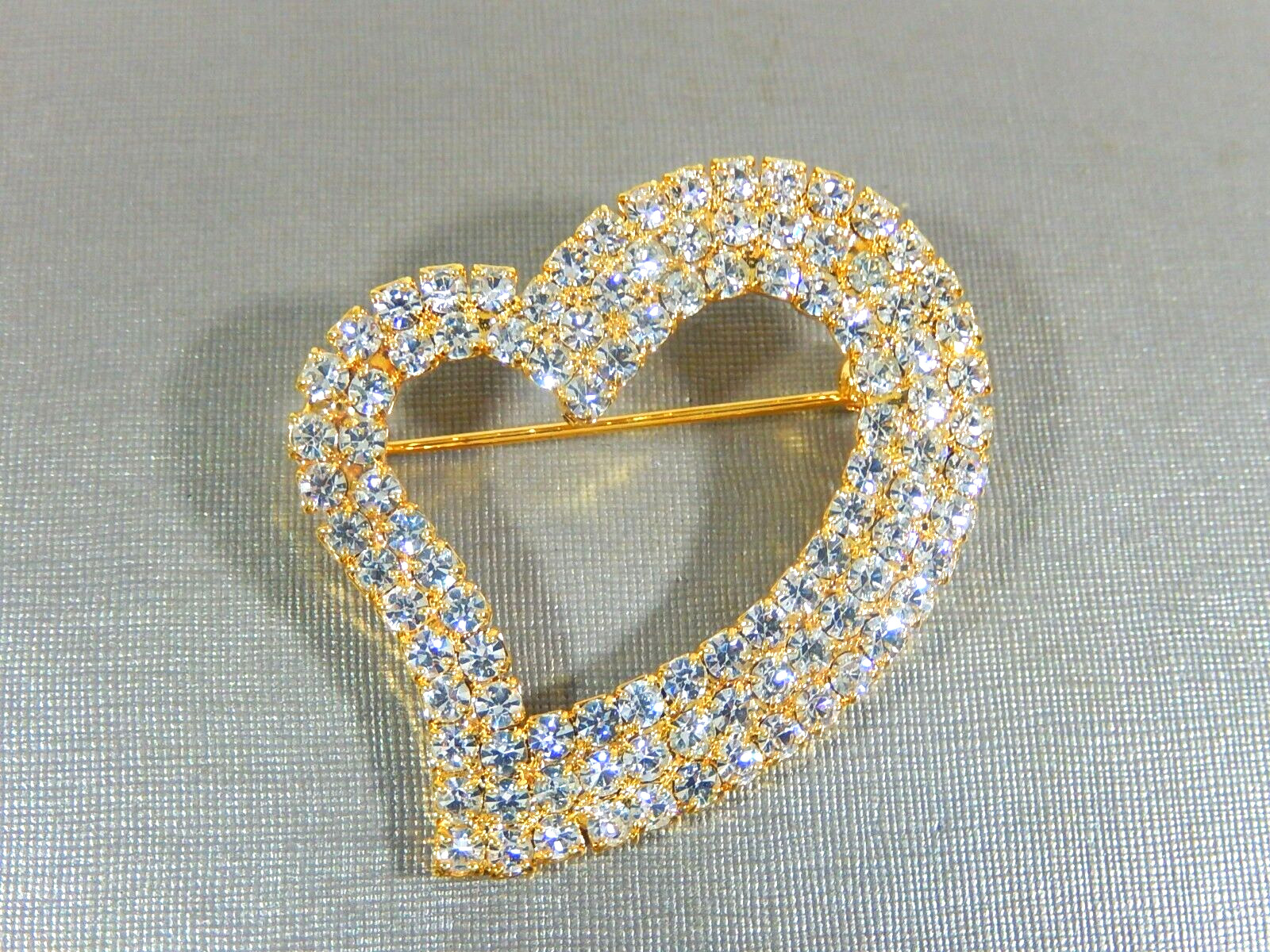 NEW OLD STOCK OTC ALL PRONG SET ICY CLEAR CRYSTAL RHINESTONE GOLD TONE BROOCH