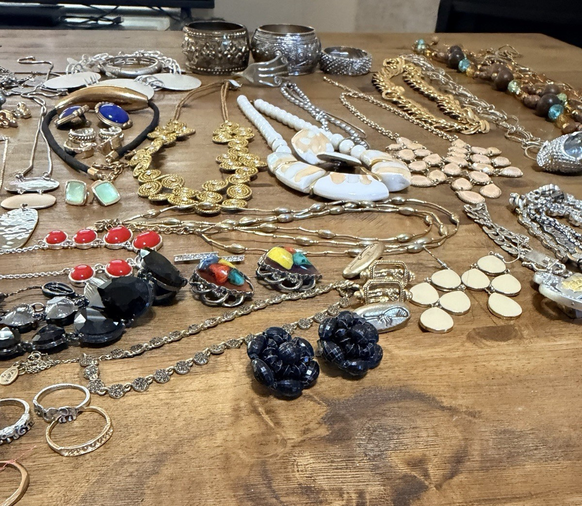 Vintage Modern Costume 99 Pieces Jewelry Lot Signed Necklace Earrings Broach