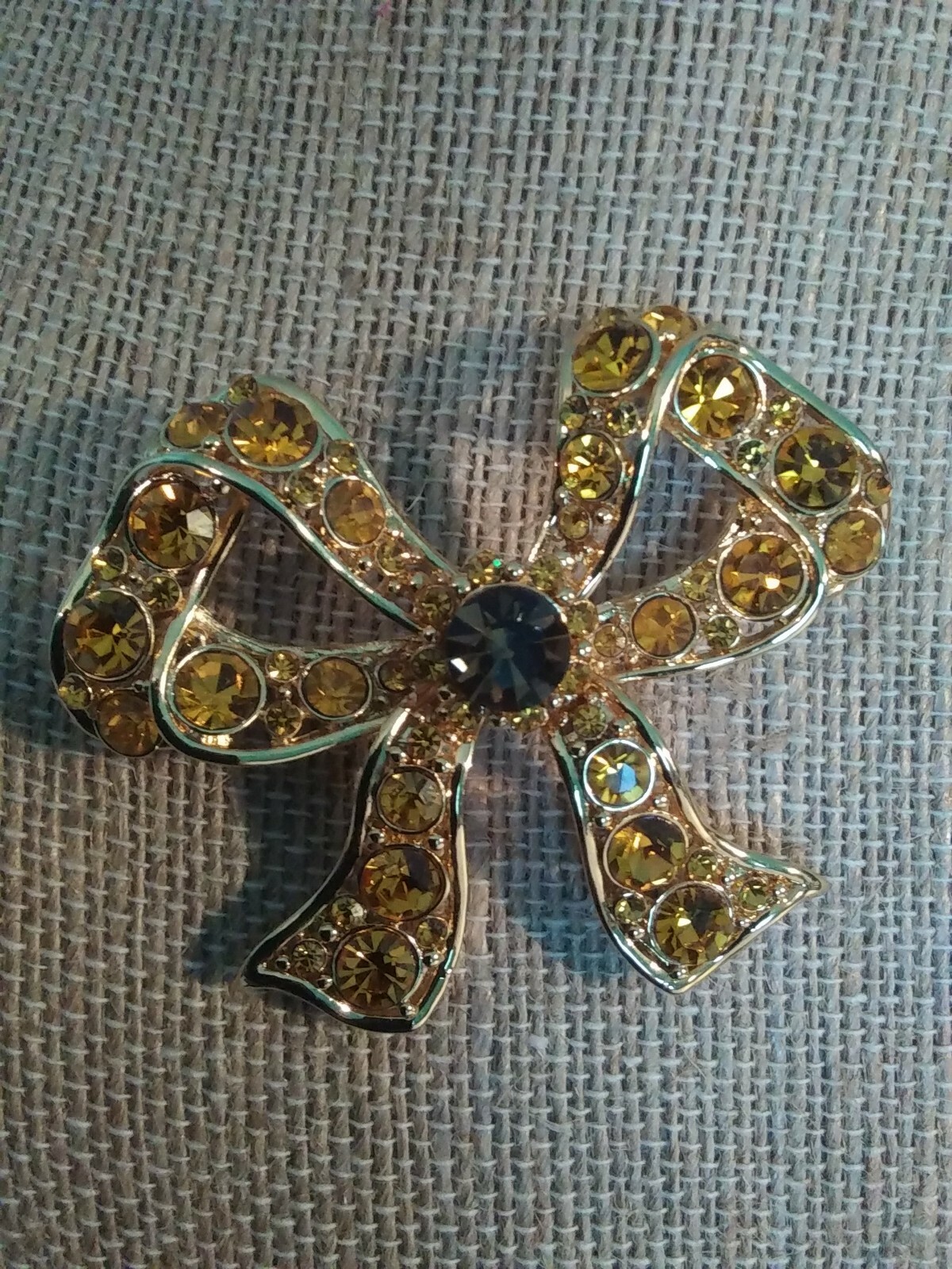 Vintage Gold Tone Honey Amber Rhinestone Ribbon Bow Brooch Pin. J6019