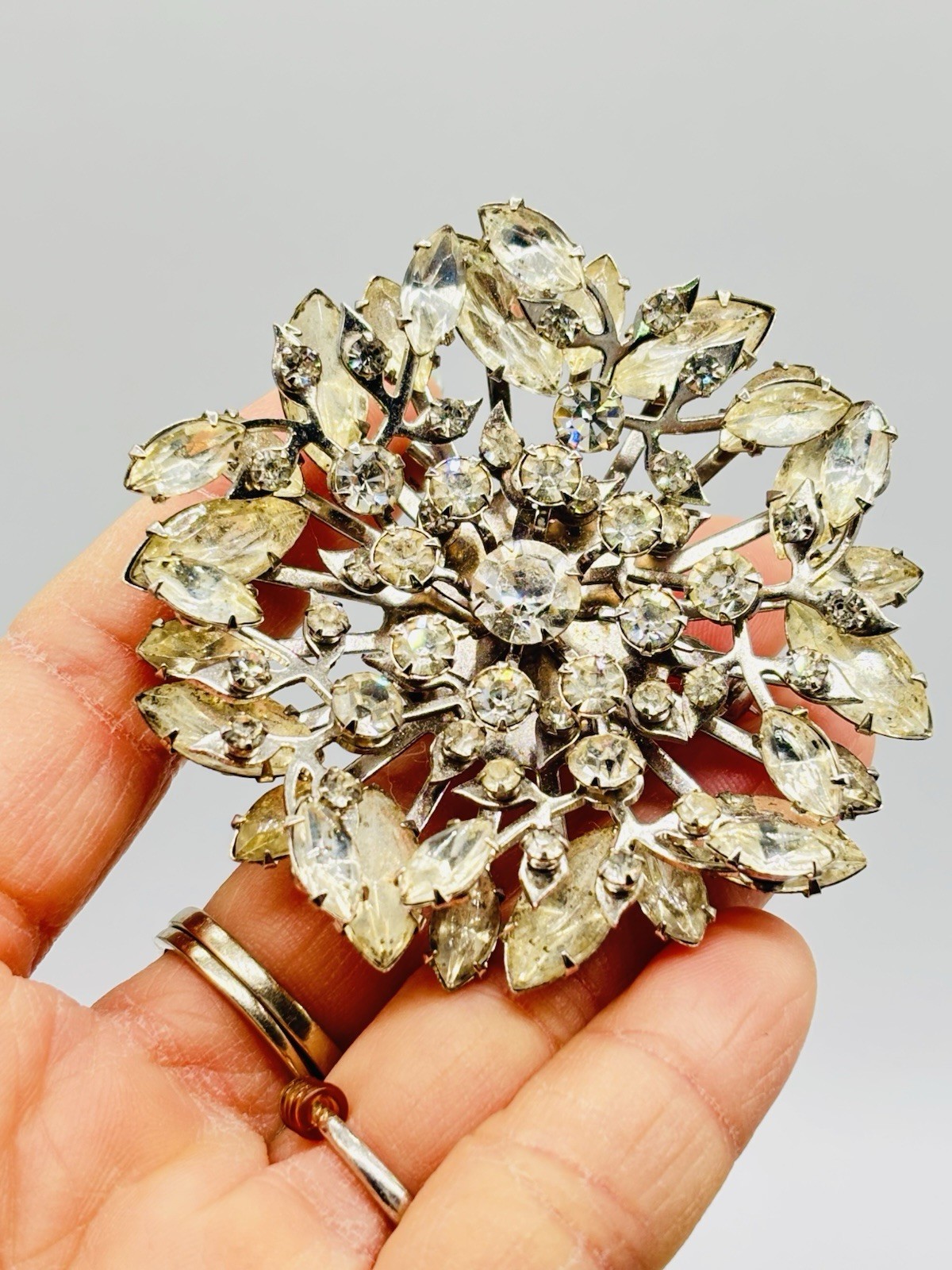 Vtg Unmarked Beau/Judy Lee? Clear Glass Rhinestone Flower Snowflake Pin Brooch