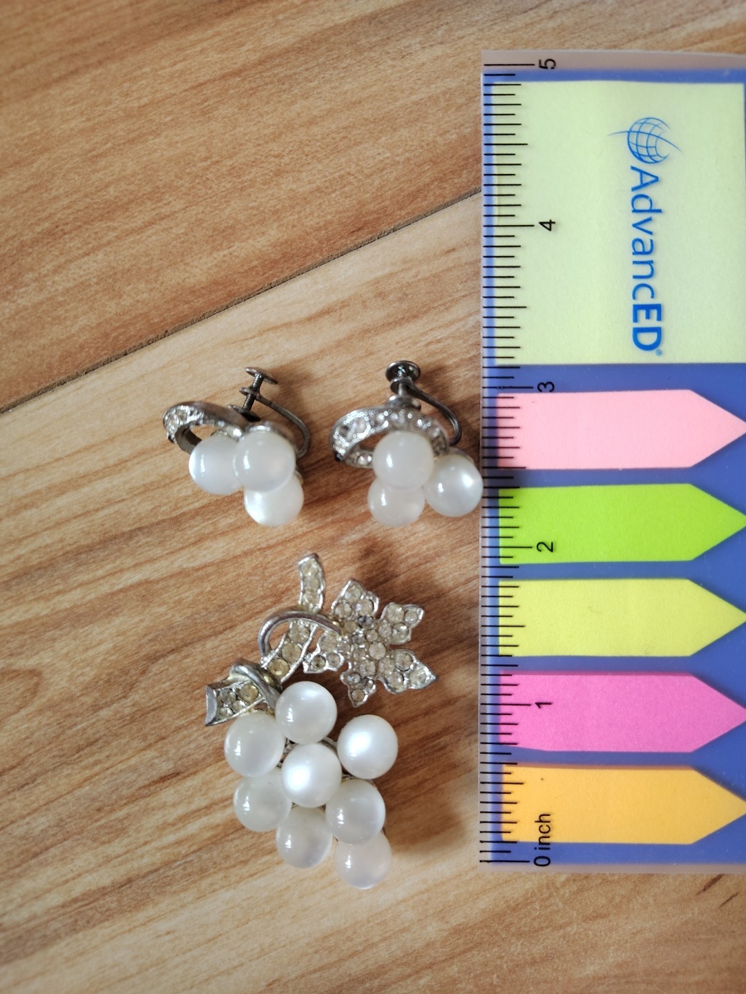 Coro Moonglow Luminous White Grape Bunch Pin & Screw Back Earrings Set Vintage