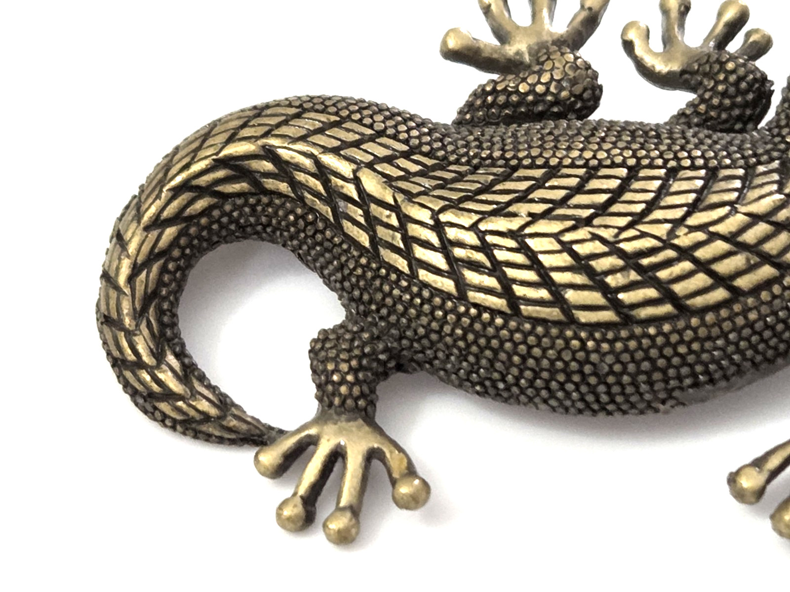 Vintage Lizard Brooch Textured Bronze or Brass Gecko Reptile Pin 2 1/2″