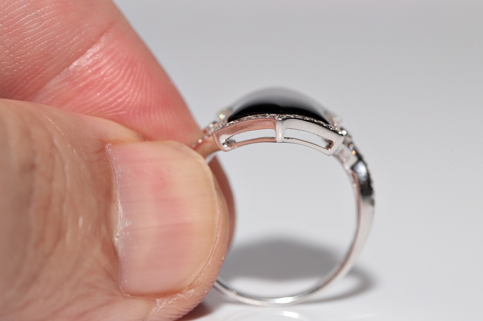 14k Gold Natural Diamond And Onyx Decorated Navette Ring