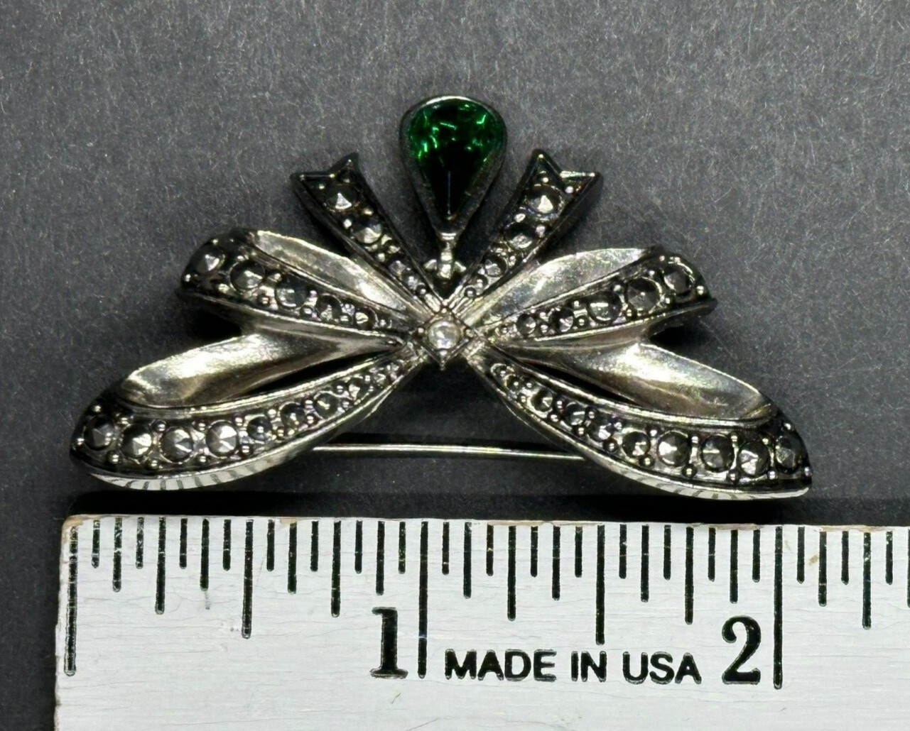 Avon Vintage Bow Brooch May Emerald-Green Birthstone Faux Marcasite Rhinestone