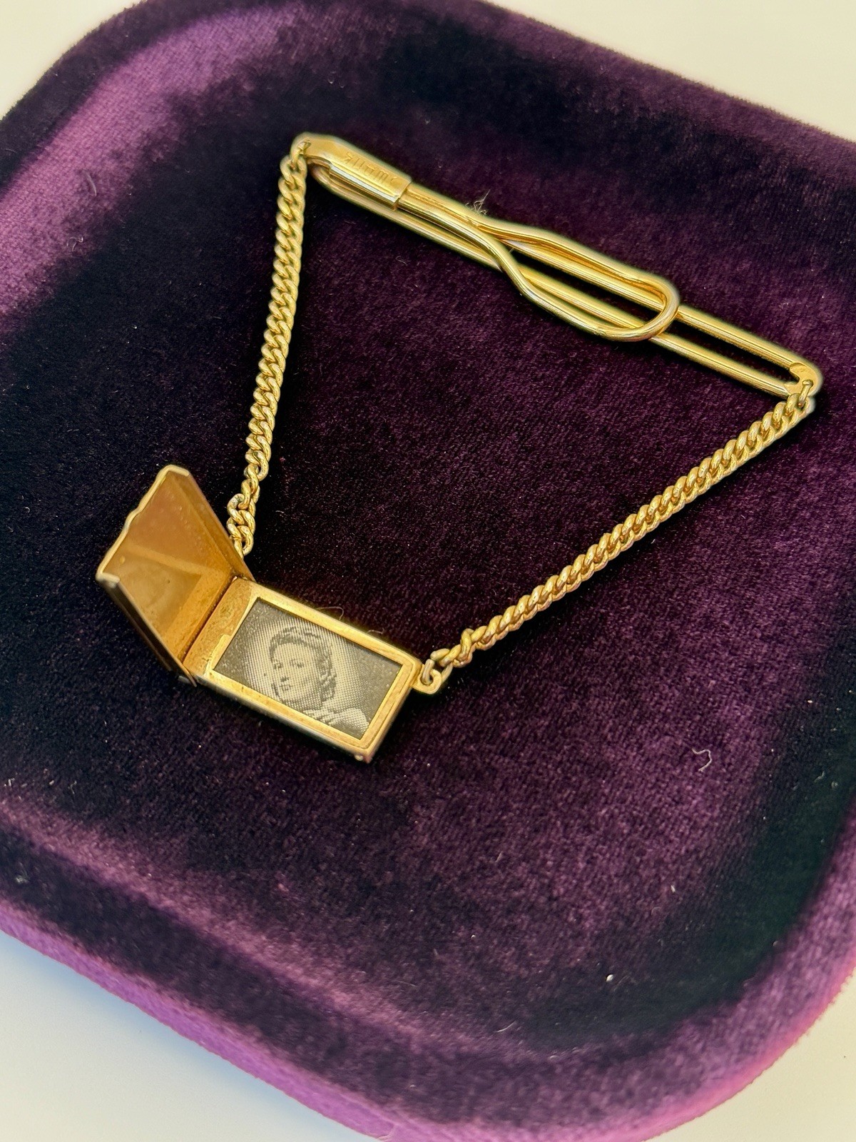 Vintage SWANK Sweetheart Tie Chain Locket 1940-1950 Gold Tone Secret Photo Deco