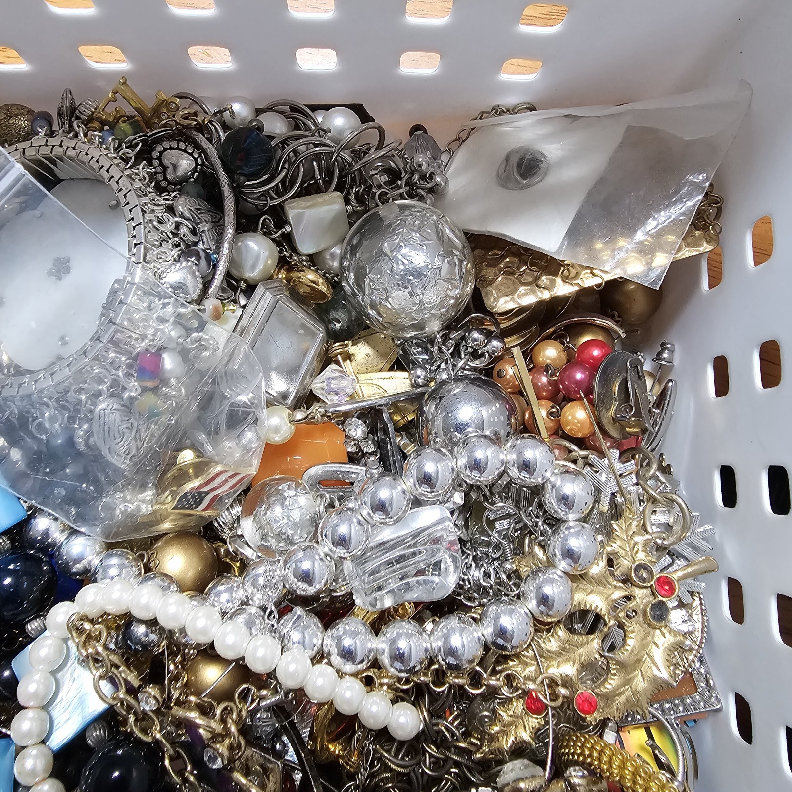 1 Pound VTG To Modern FASHION JEWELRY Lot Wearable Reuse Resell See Description