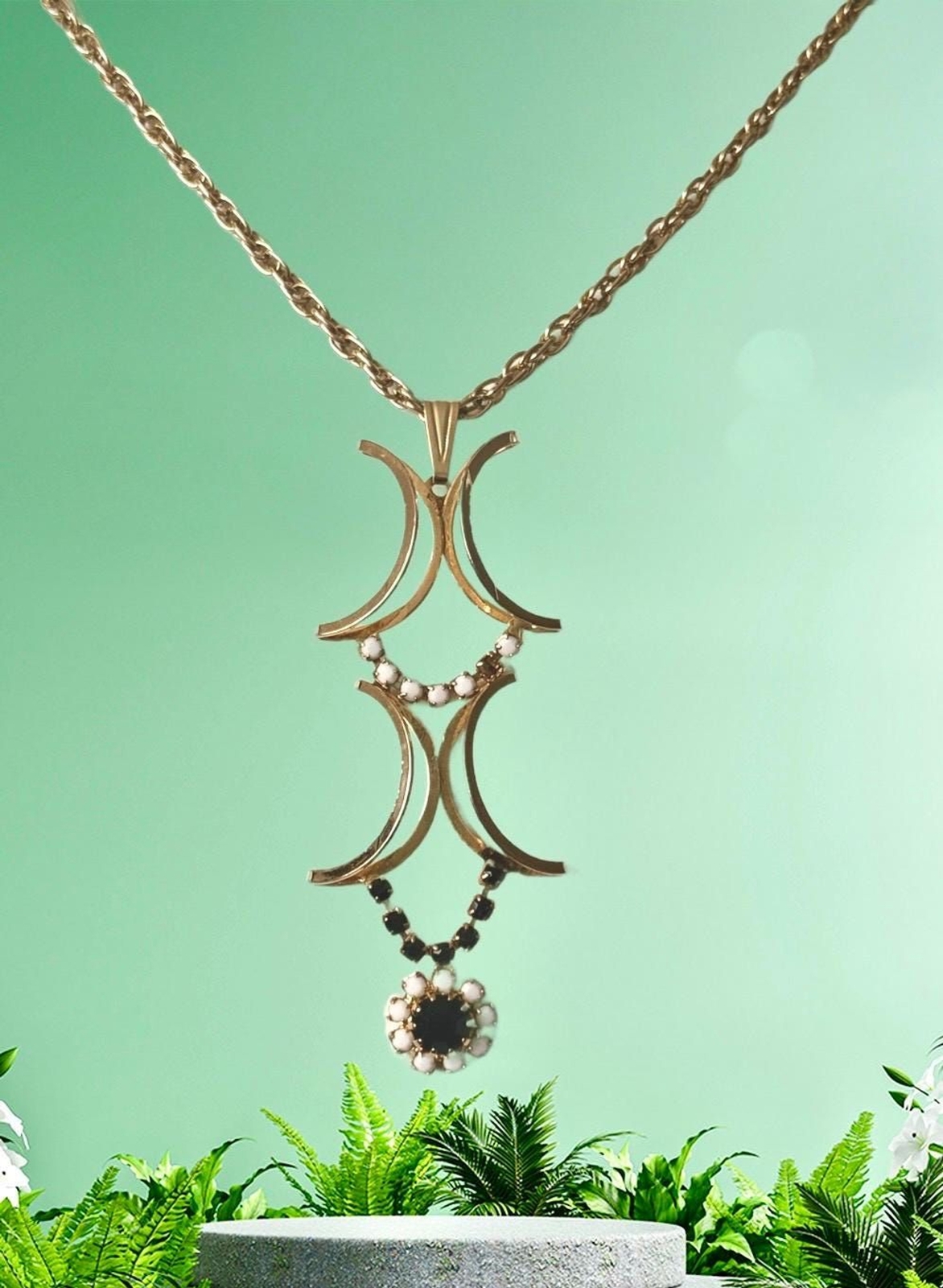 Vintage Art Deco Influence Gold tone Pendant and Chain Geometric Design Necklace