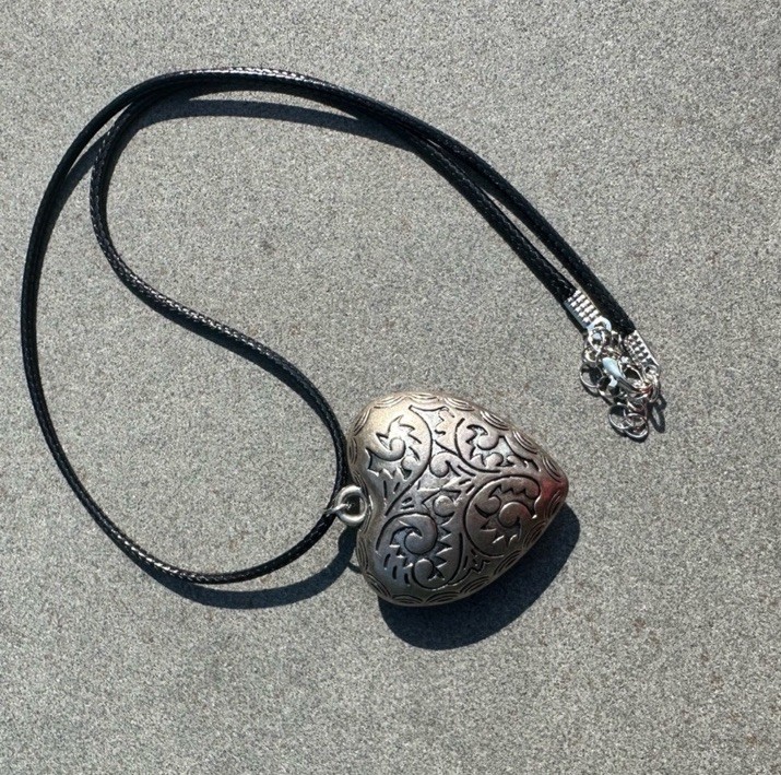 Vintage Elegant Etched Puff Silver Heart Necklace & Extension