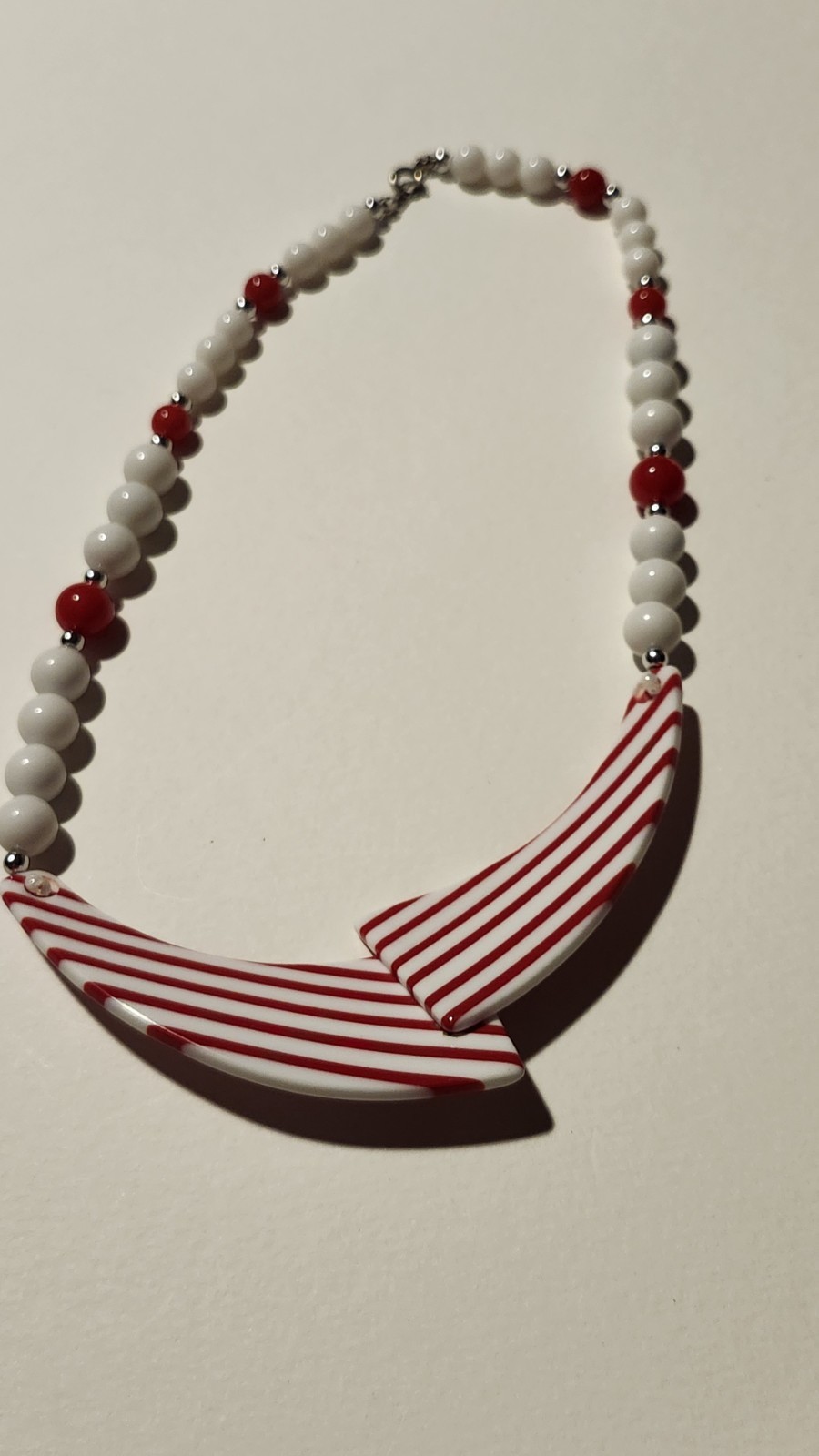 VTG 60s/80s Mod Red White Striped Bib Necklace Candy Stripe W/ Lg White Beads