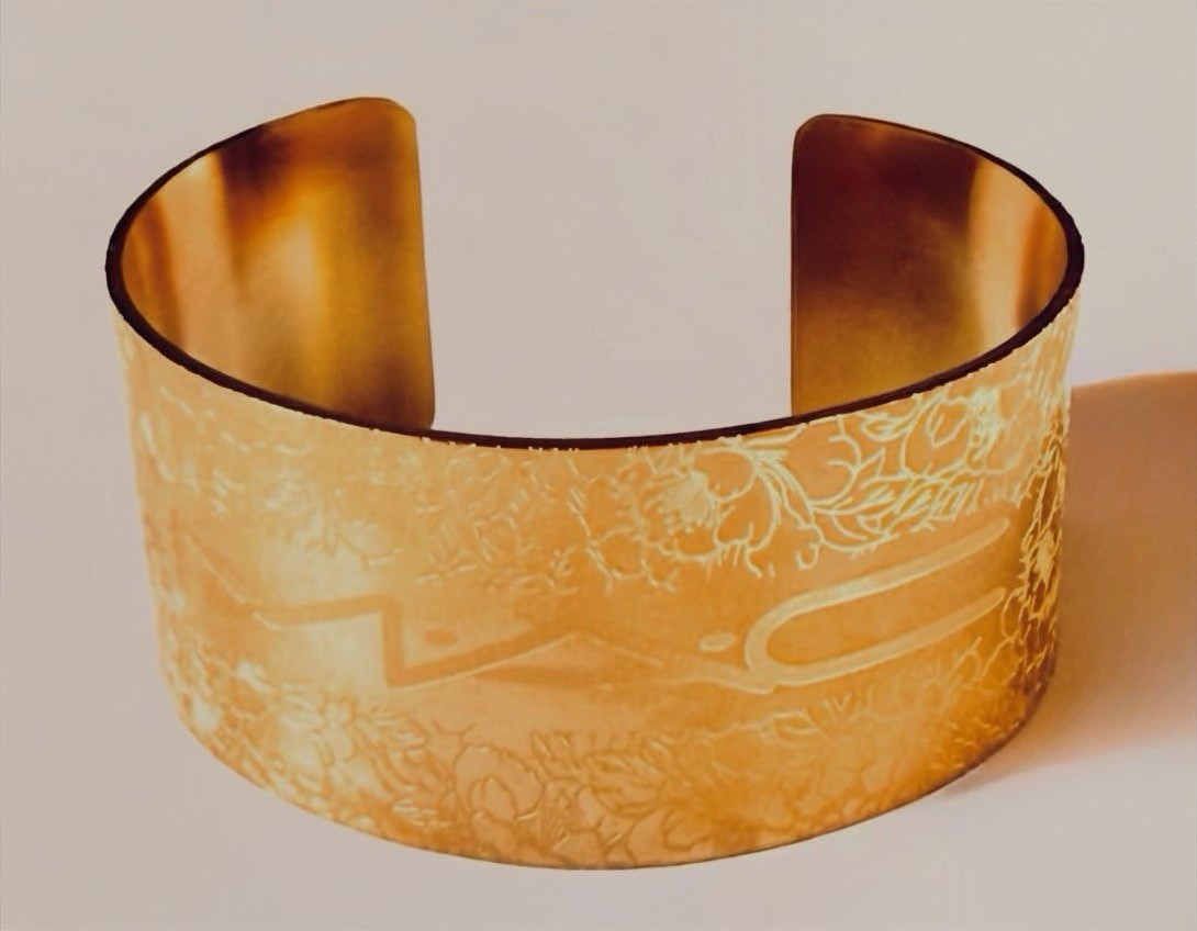 RARE Vintage M·A·C Cosmetics Employee Gift – Floral Etched Logo Cuff Bracelet
