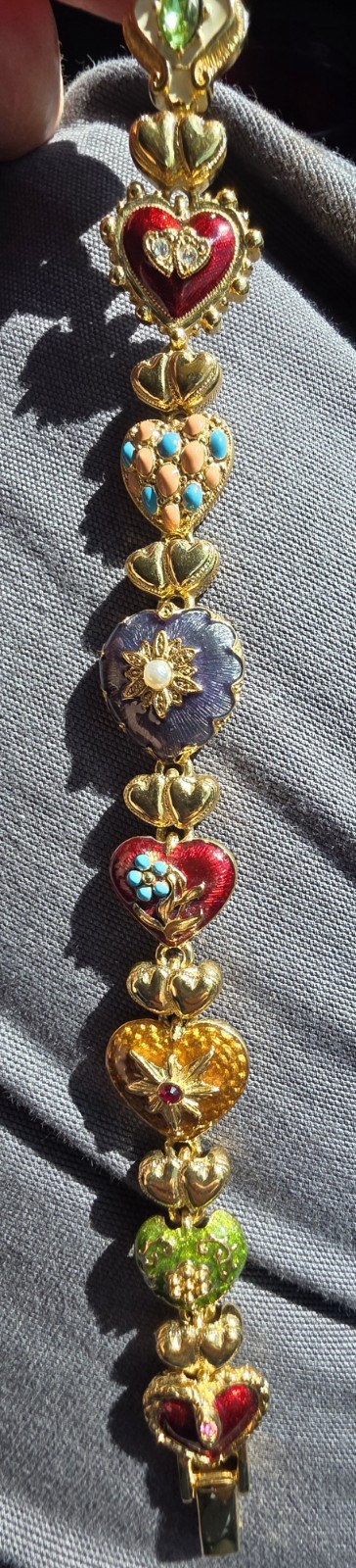 Vtg “Joan Rivers” Hearts Flowers faux pearl Bracelet Enamel Heart Charm Signed