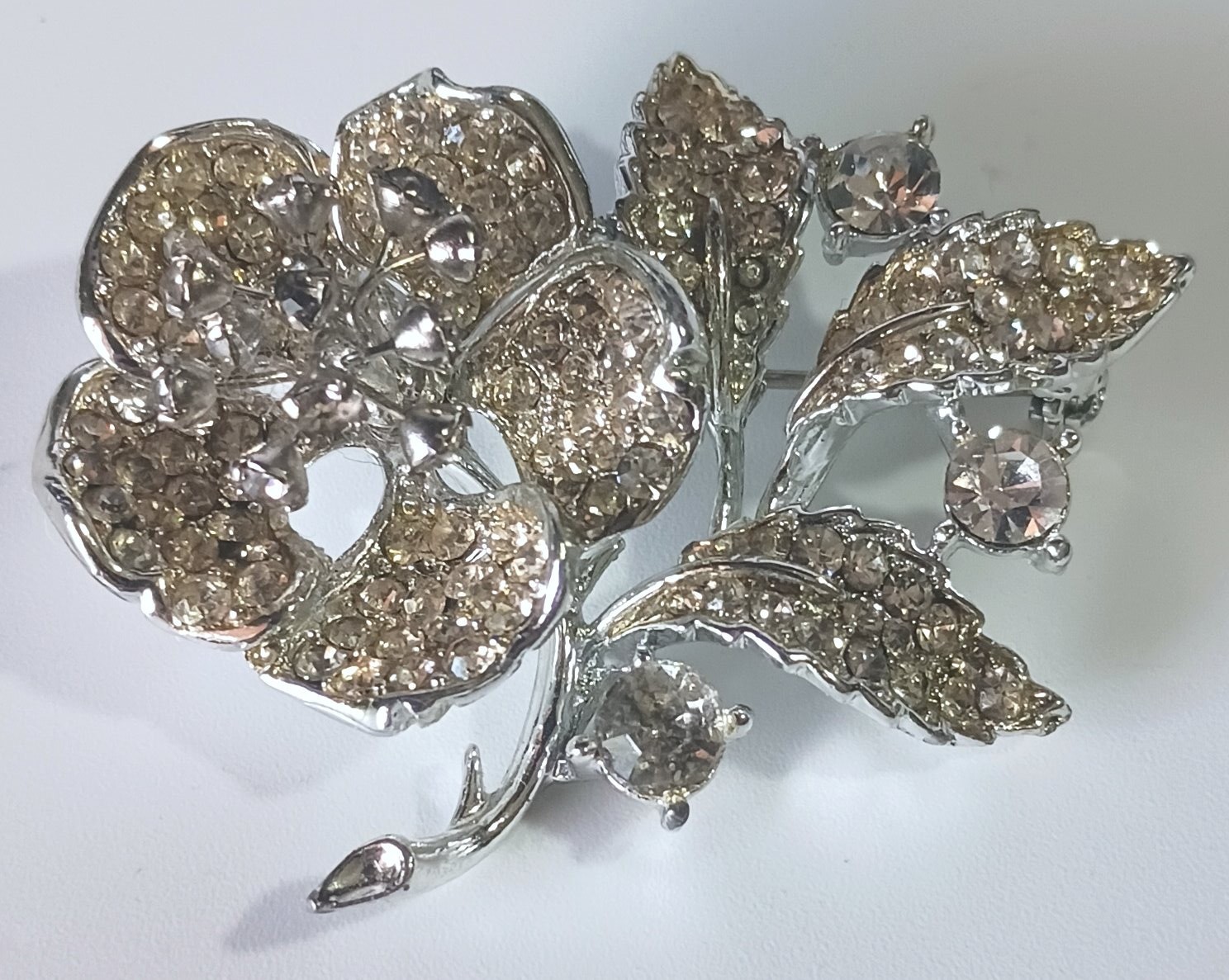 Vintage Bright Silver-tone White Rhinestone Brooch with Flower & Leaves