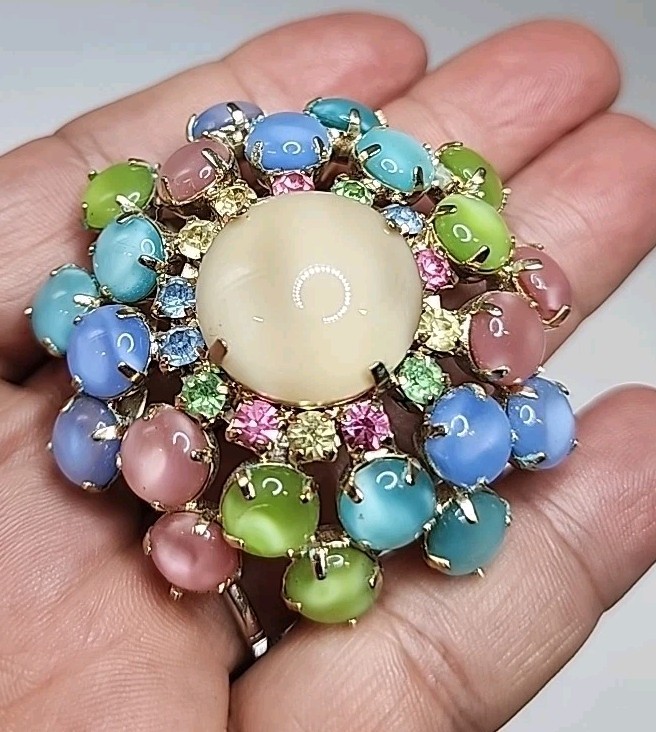 Vtg Unsigned Pastel Multi Colored Moonstone Cabochon Rhinestone Brooch Gold Tone