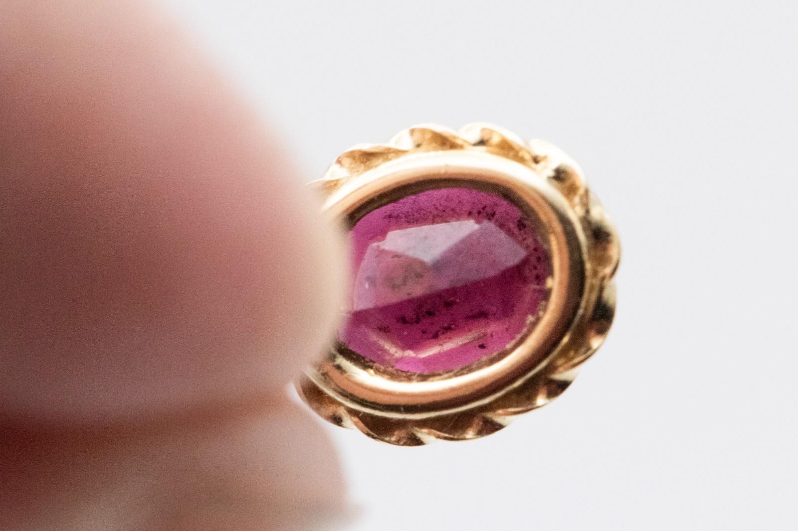 14K Yellow Gold Victorian Style Oval Garnet Stud Earrings Scalloped Bezel