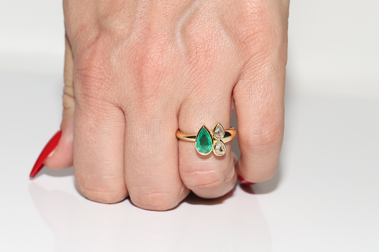 New Made 18k Gold Natural Old Pear Cut Diamond And Emerald Decorated Ring