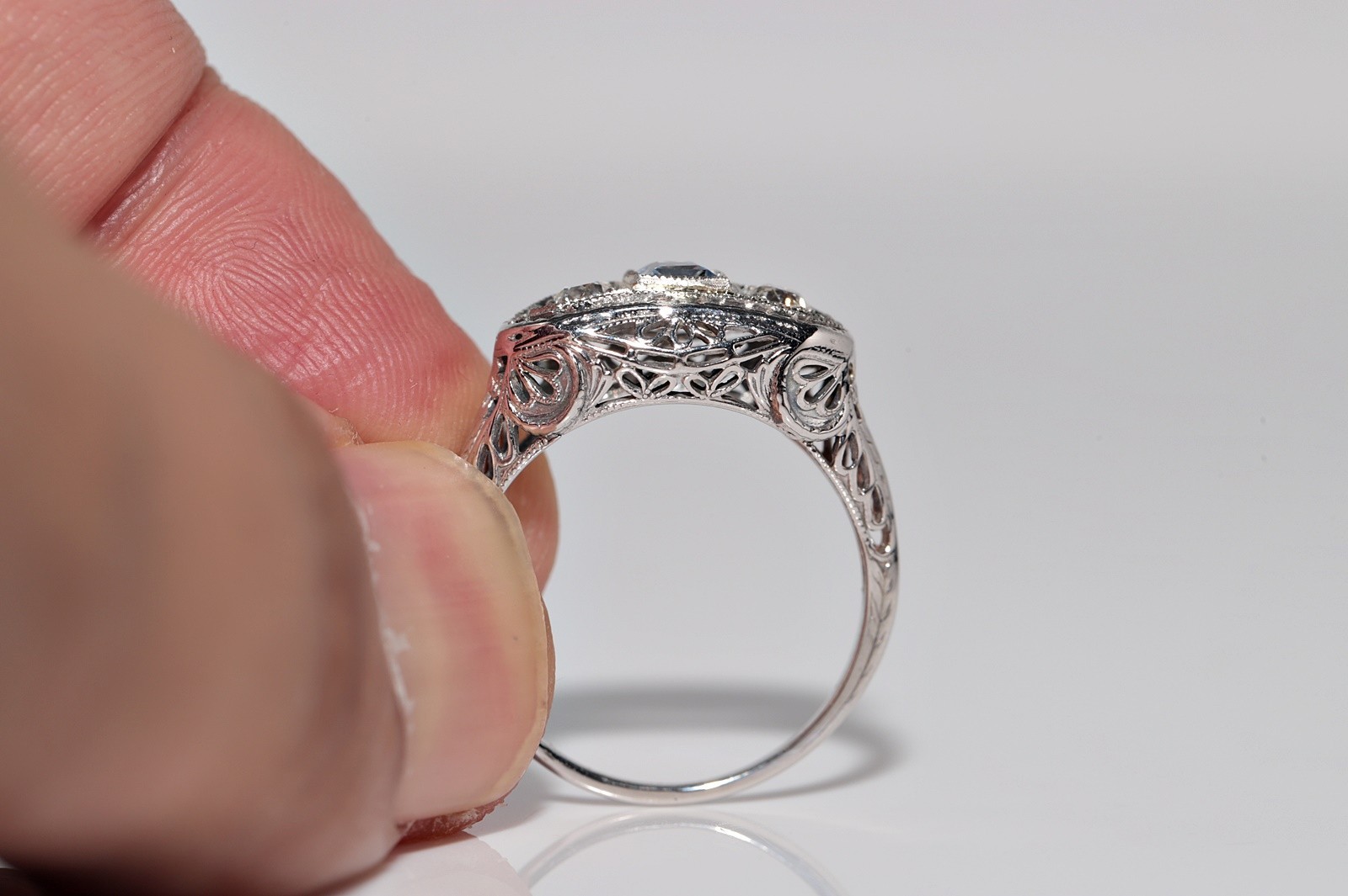 Antique Circa 1920s Art Deco 18k Gold Natural Diamond And Aqua Marine Ring