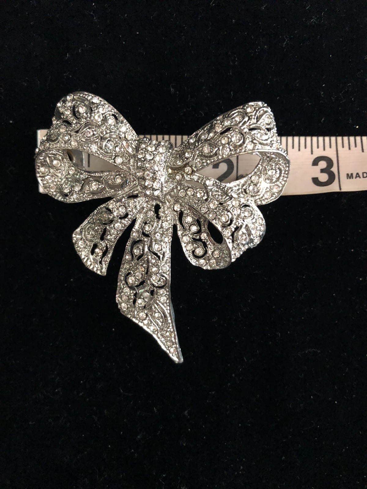 VINTAGE VICTORIAN TRADING CO. RHINESTONE BROOCH PENDANT SILVER TONE BOW