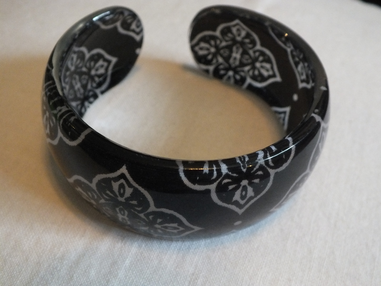Beautiful Cuff Bracelet Black White Clear Print 1 1/4 Inch Wide 2 1/2 Across WOW