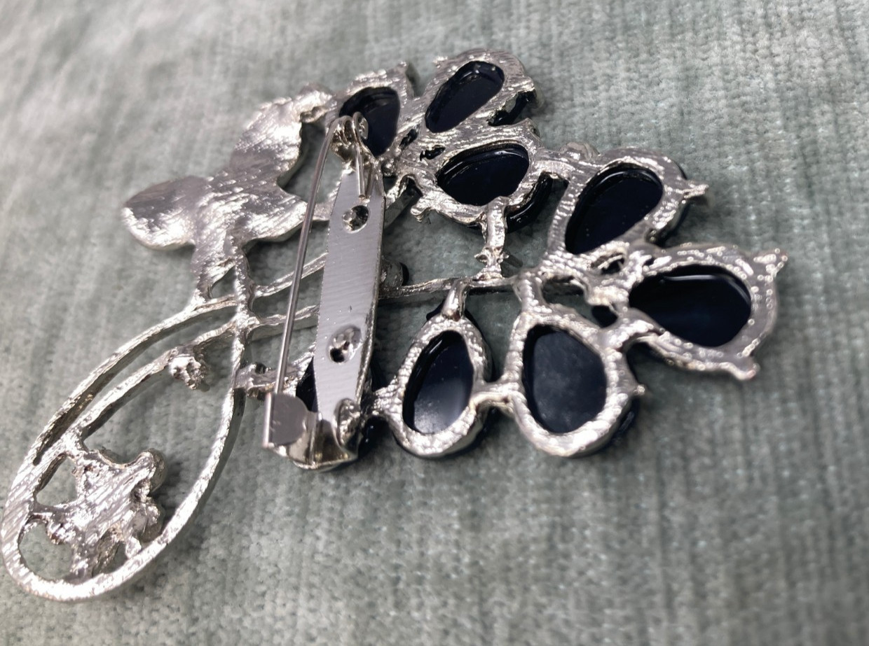 Floral Vine Brooch Silver Tone Black Faceted Teardrop Stones Rhinestone