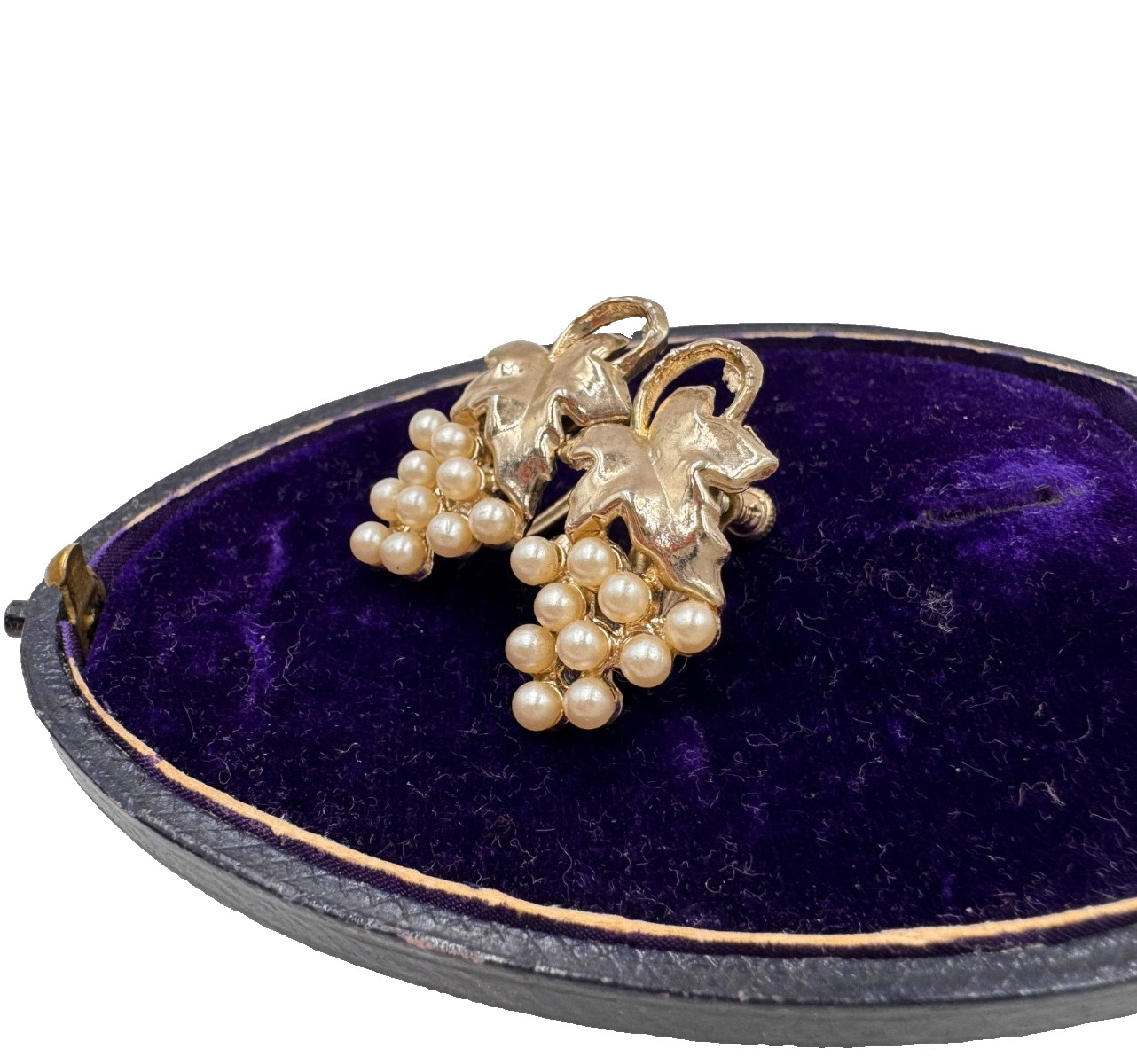 GRAPE CLUSTERS FAUX GLASS PEARLS WITH GOLD LEAF PRETTY VNTG EARRINGS SCREW BACKS