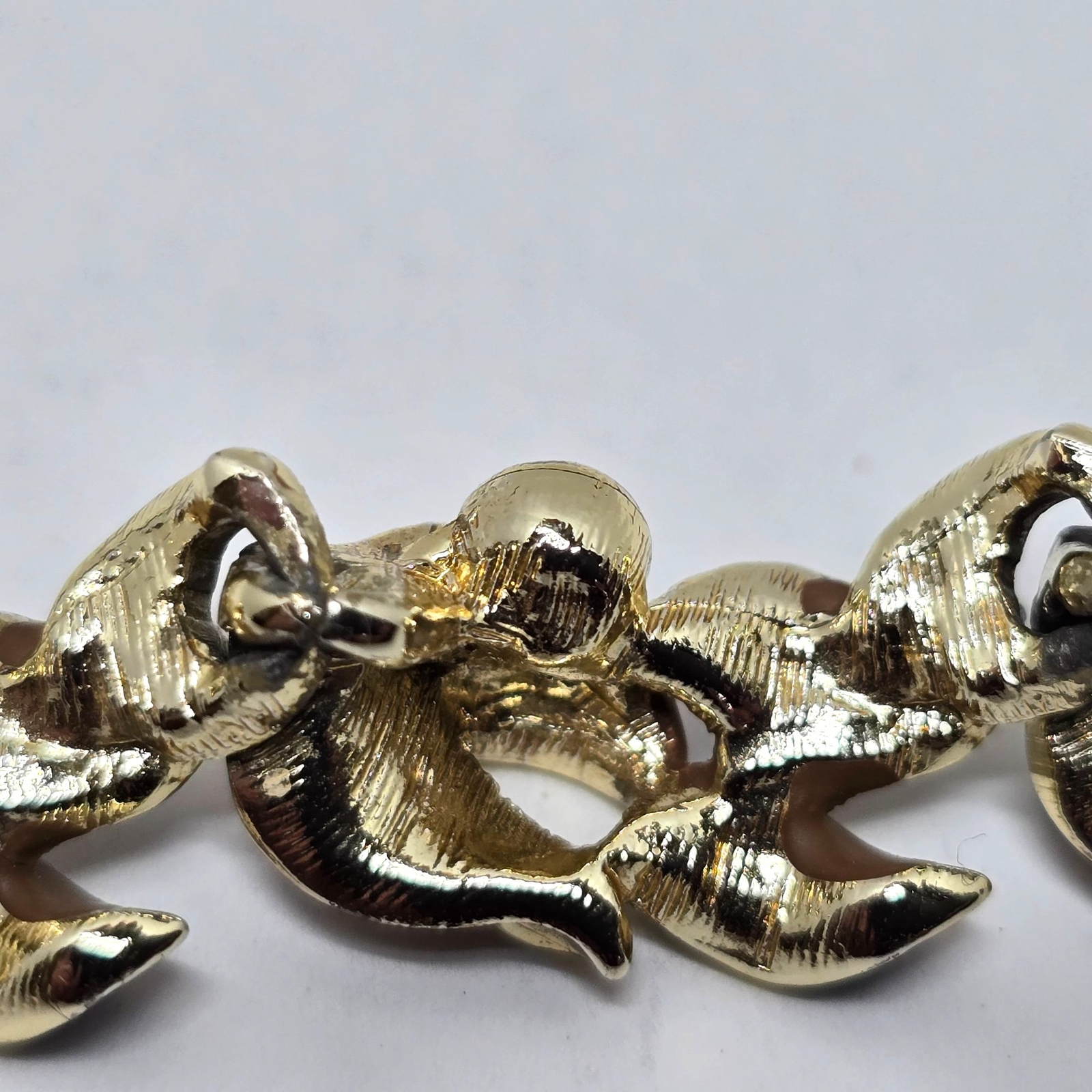 VTG Gold-Tone Leaf Bracelet With Brown Enamel & Rhinestone Accents Clasp Closure