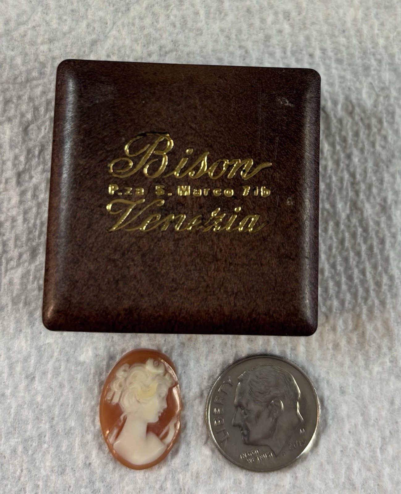 Vintage Loose Hand Carved Shell Cameo Woman Facing Right 5/8”x 1/2” VGC