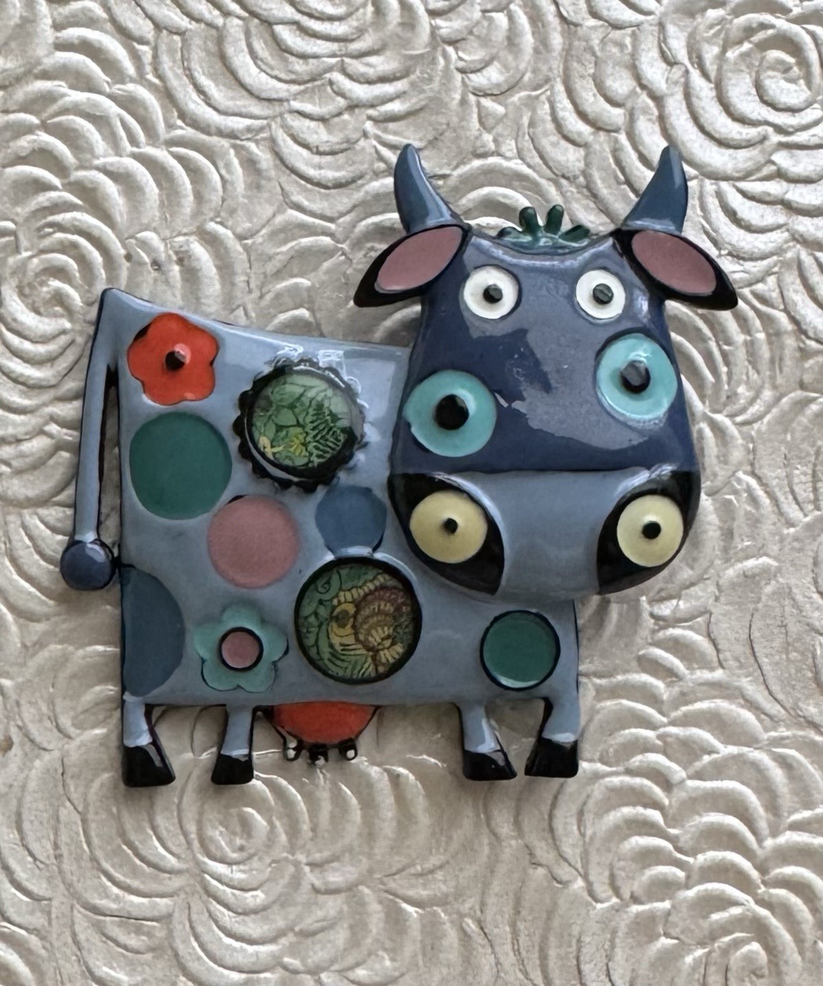 Cow vintage style brooch pin enamel on metal