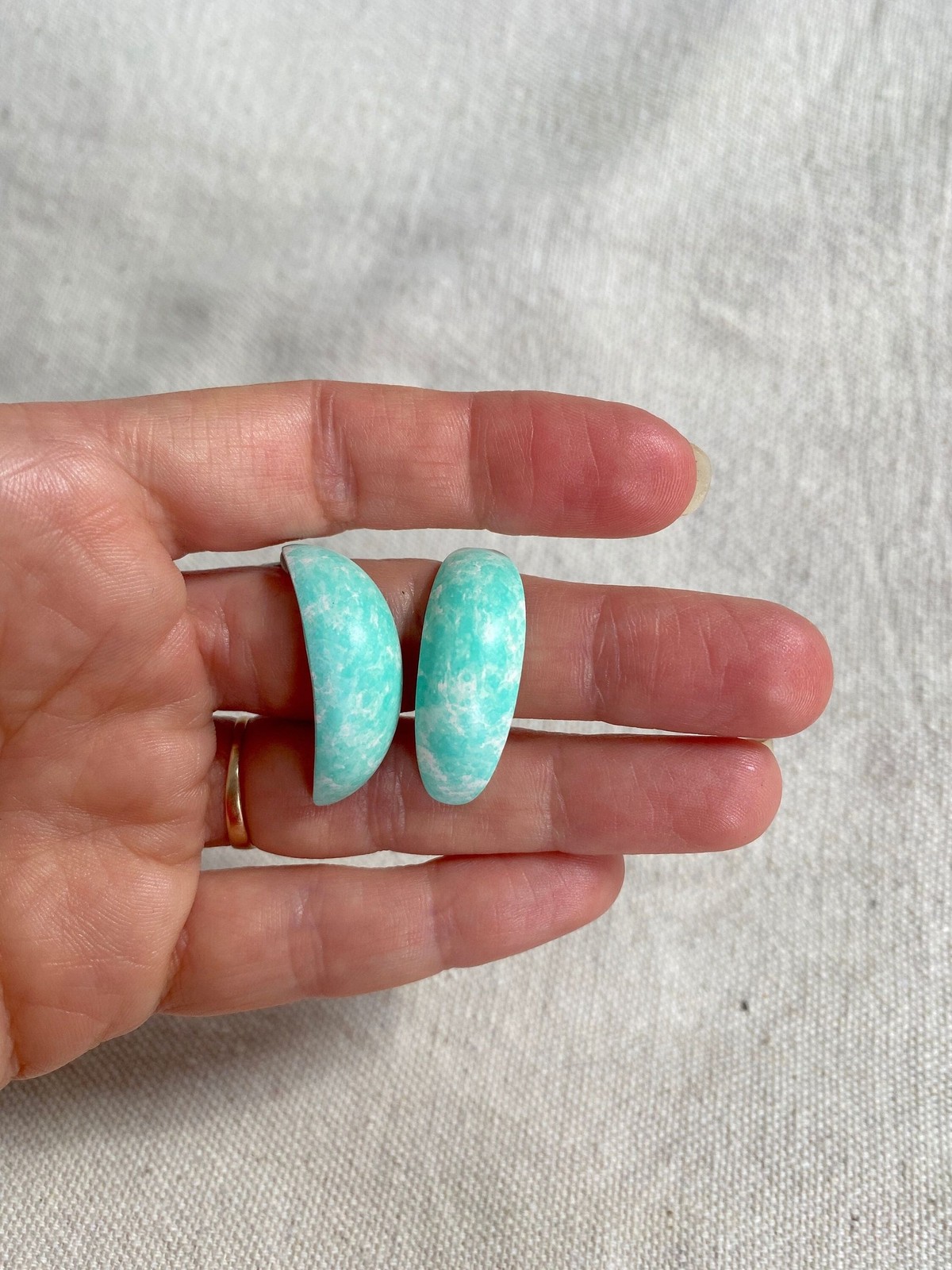 vintage 80s hoop earrings / 1980s marbled mint crescent dome hoop pushbacks