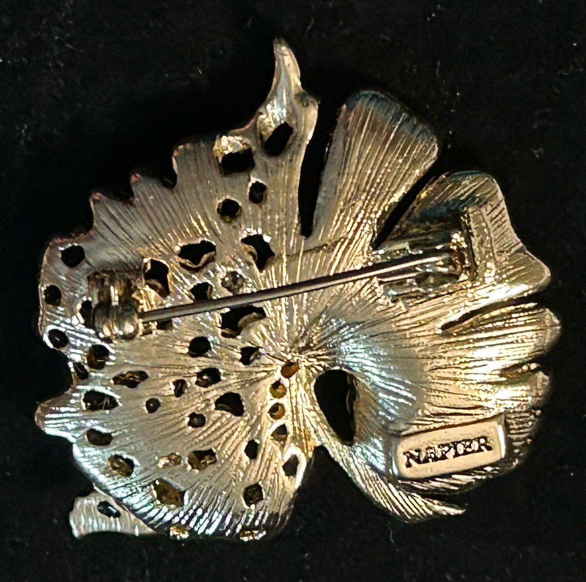 Napier Gold Tone & Green Frog On Lily Pad Brooch Pin w Green Enamel Stones 1.5”