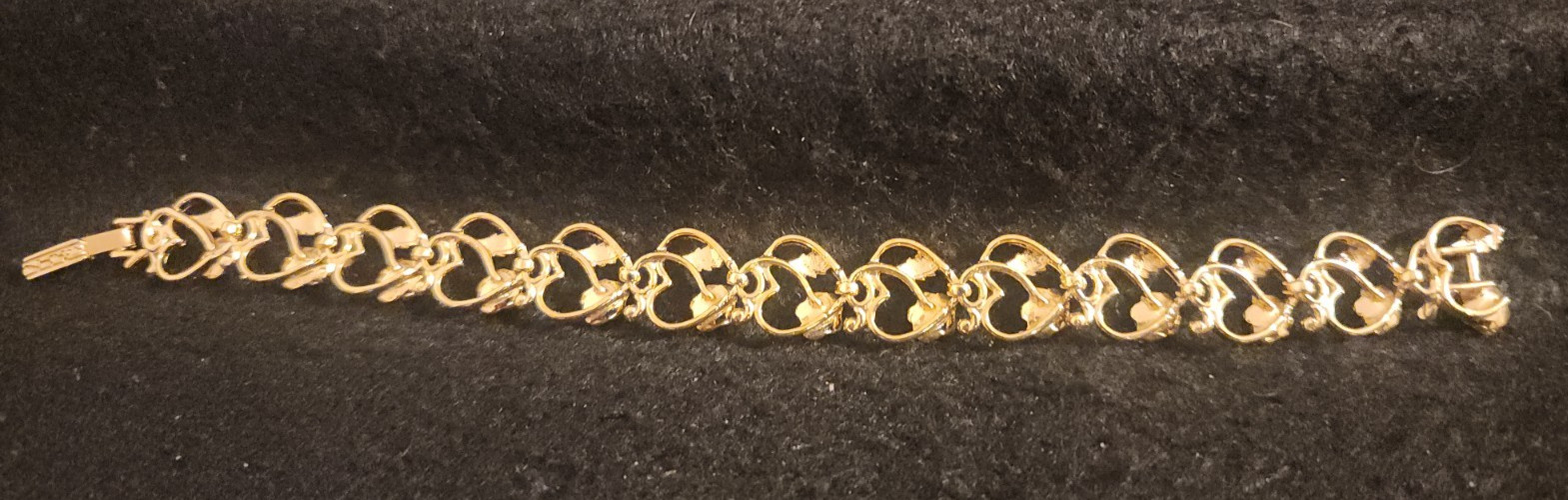 Great Vintage Gold Tone Bracelet Hearts & Flowers