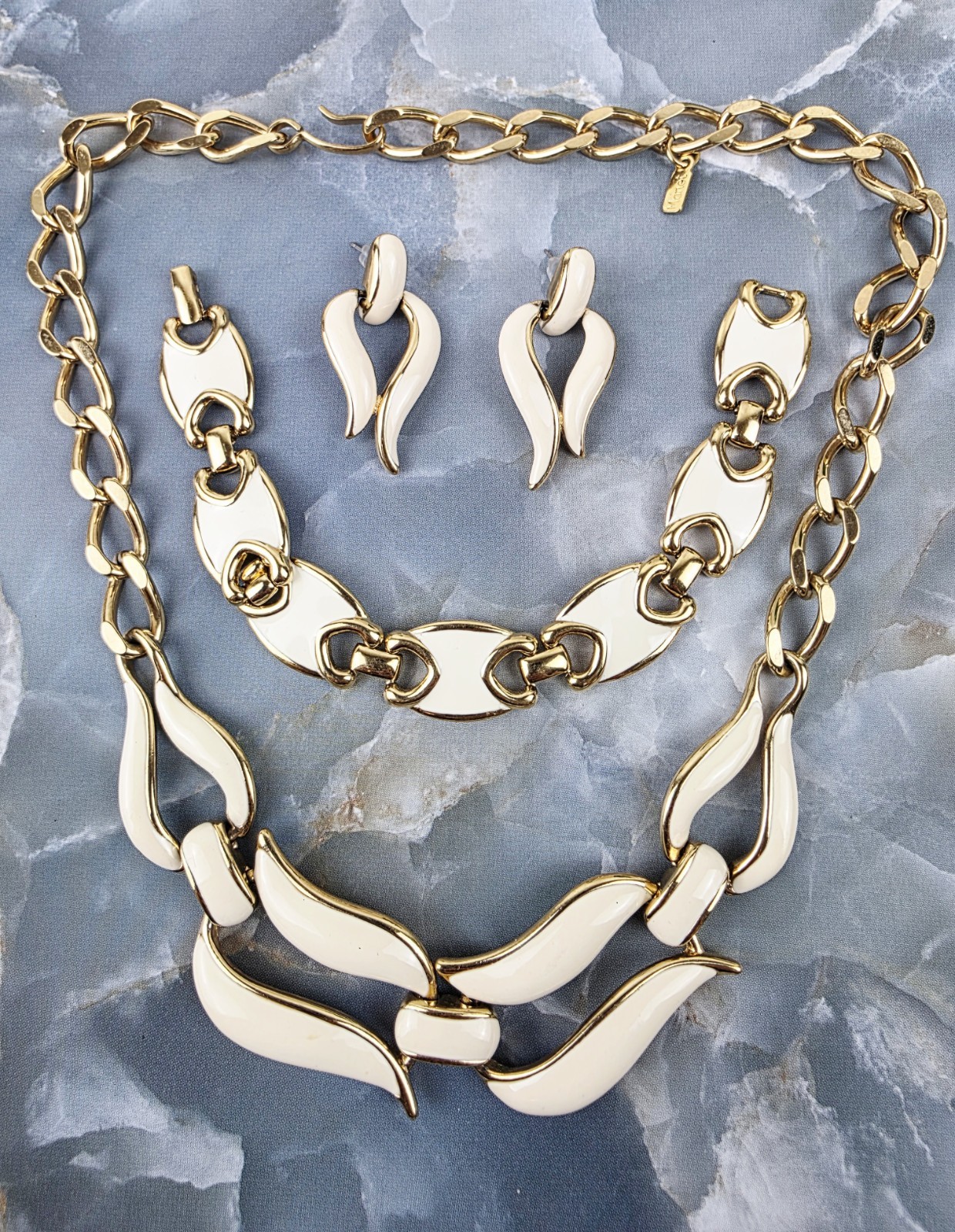 4pc Vintage Monet Gold Tone And Ivory Enamel Jewelry Set All Signed