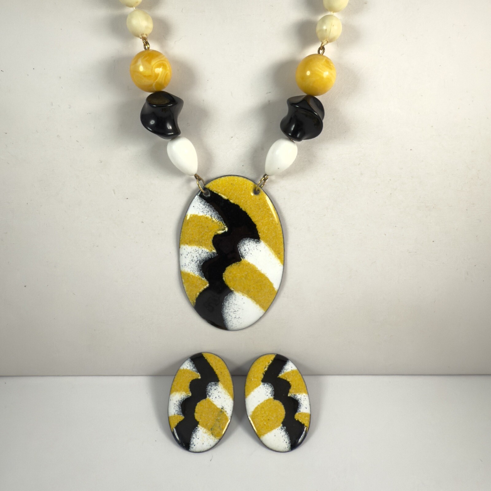 VTG Yellow White Black Enameled Metal Plastic Beaded Necklace & Pierced Earrings