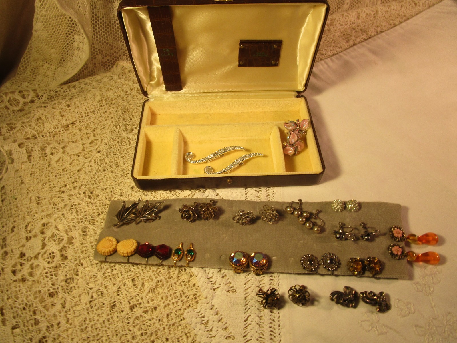ANT. 16 PR. SCREWBACK EARRINGS 6 STERLING + JEWELRY BOX